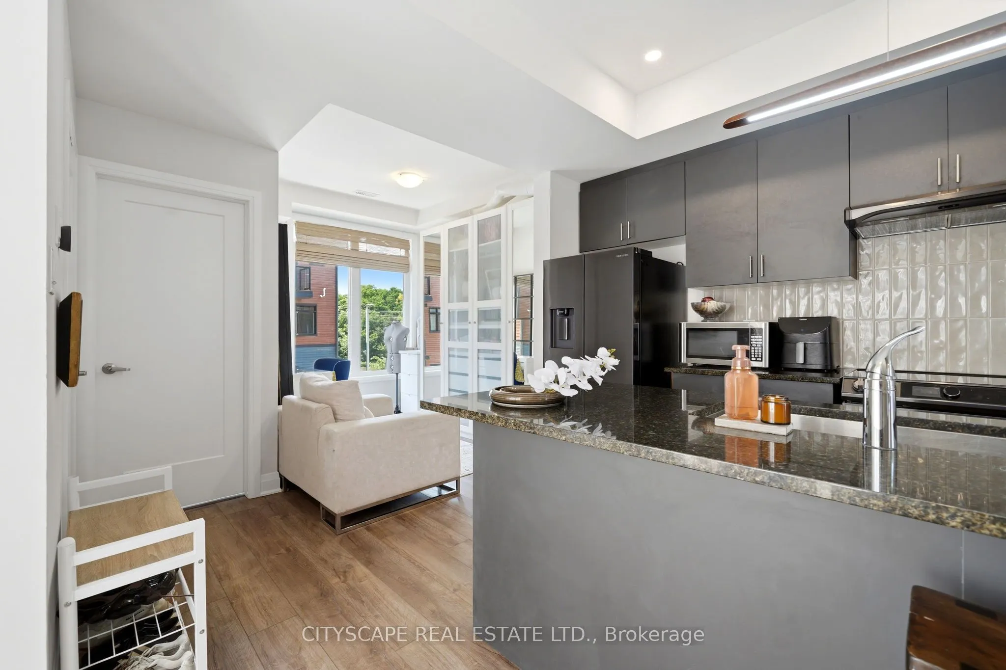 2 Willow Street #28