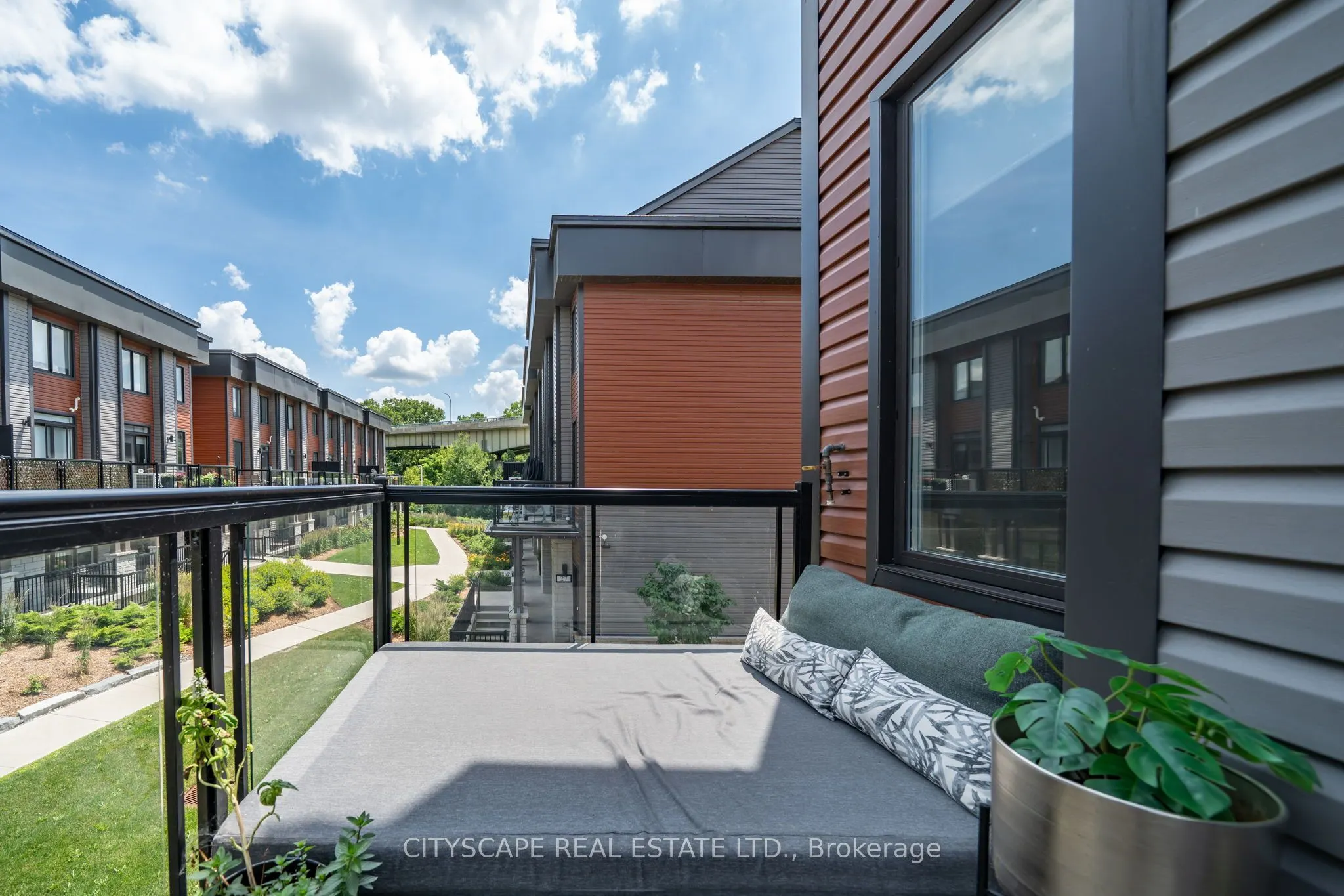2 Willow Street #28