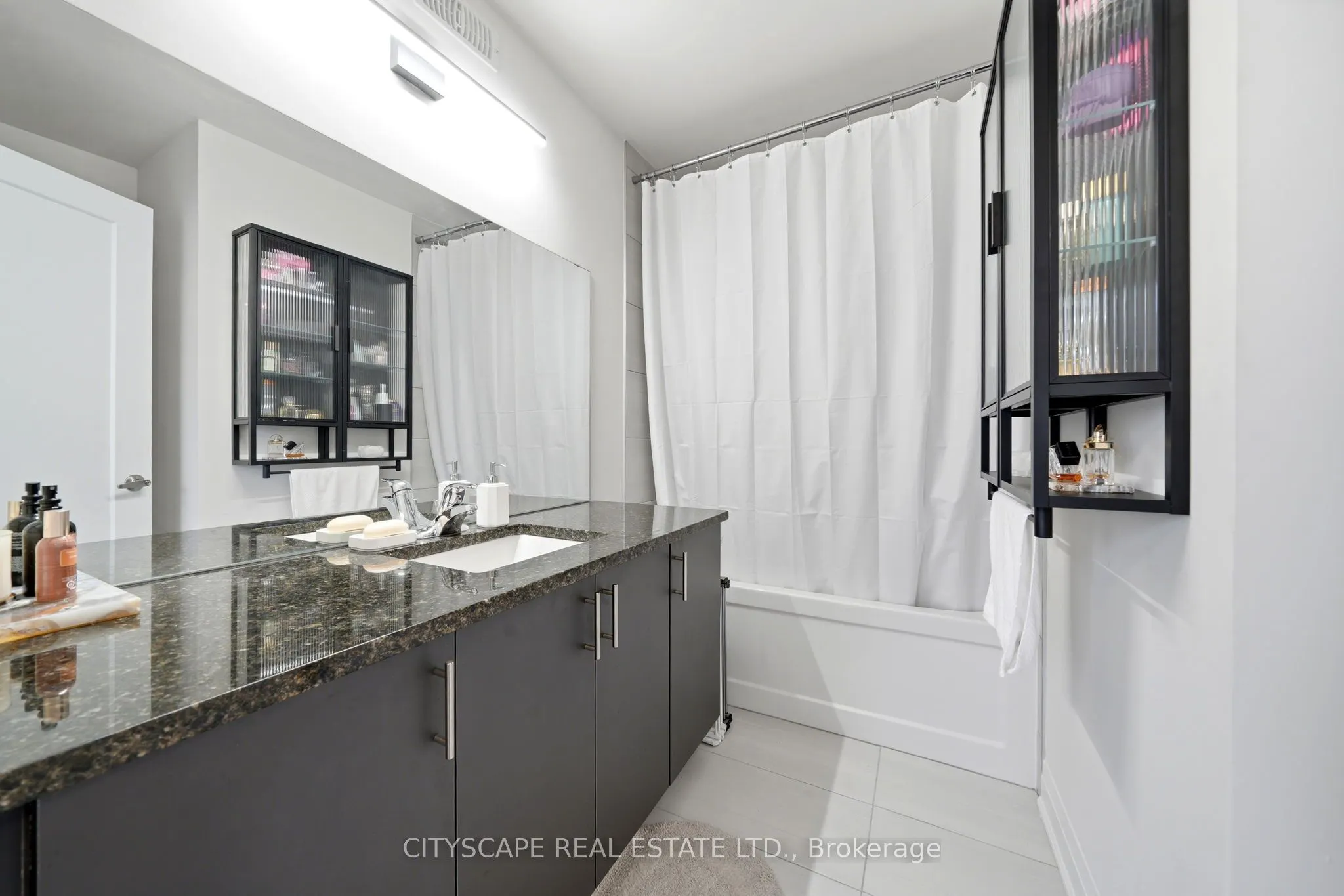2 Willow Street #28