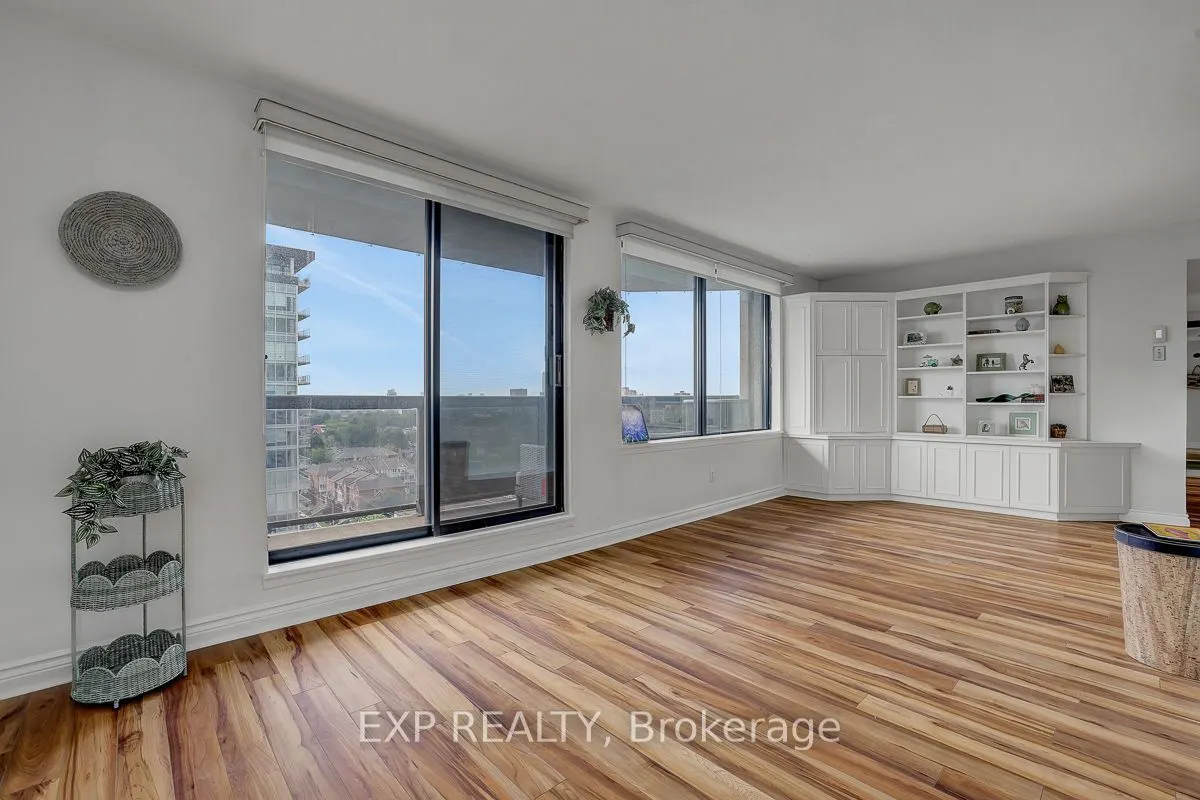 470 Laurier Street W #1706