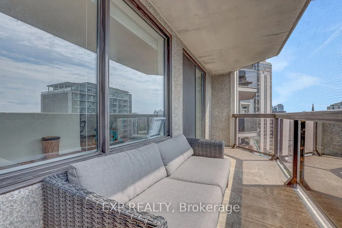 470 Laurier Street W #1706