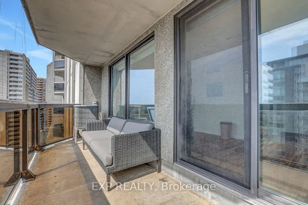 470 Laurier Street W #1706