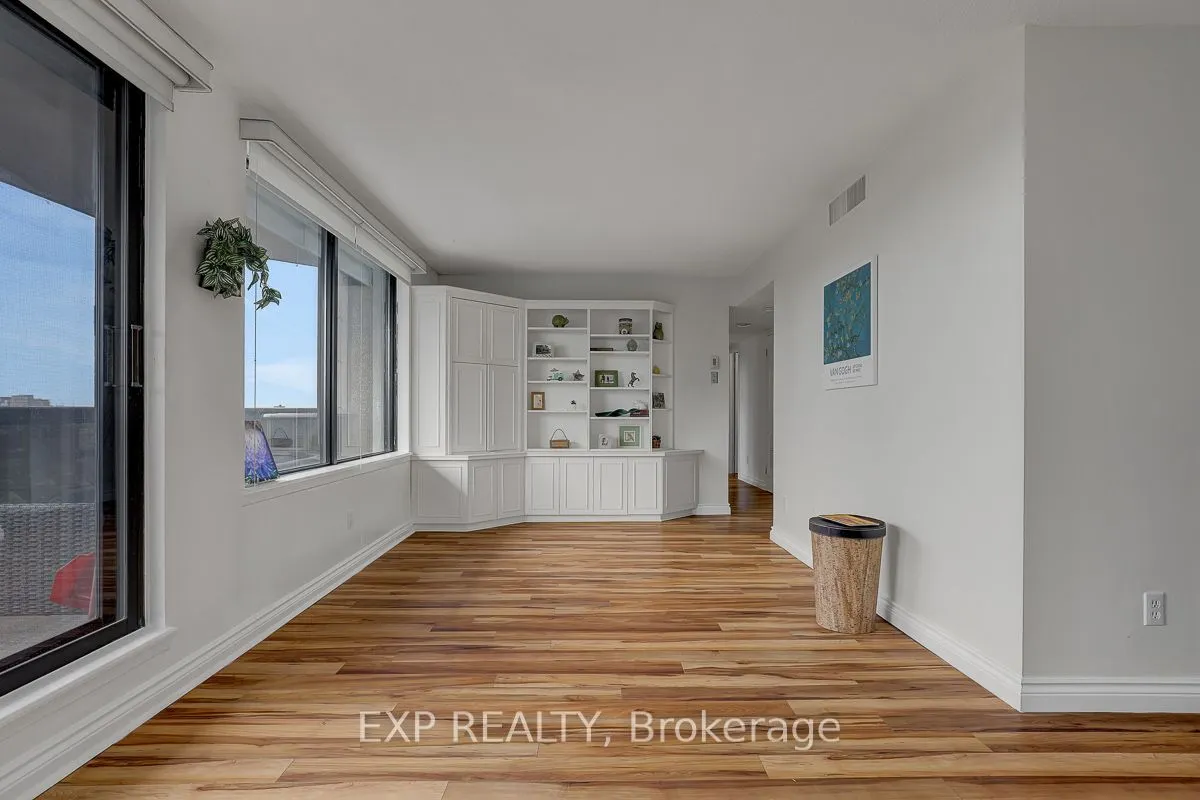 470 Laurier Street W #1706