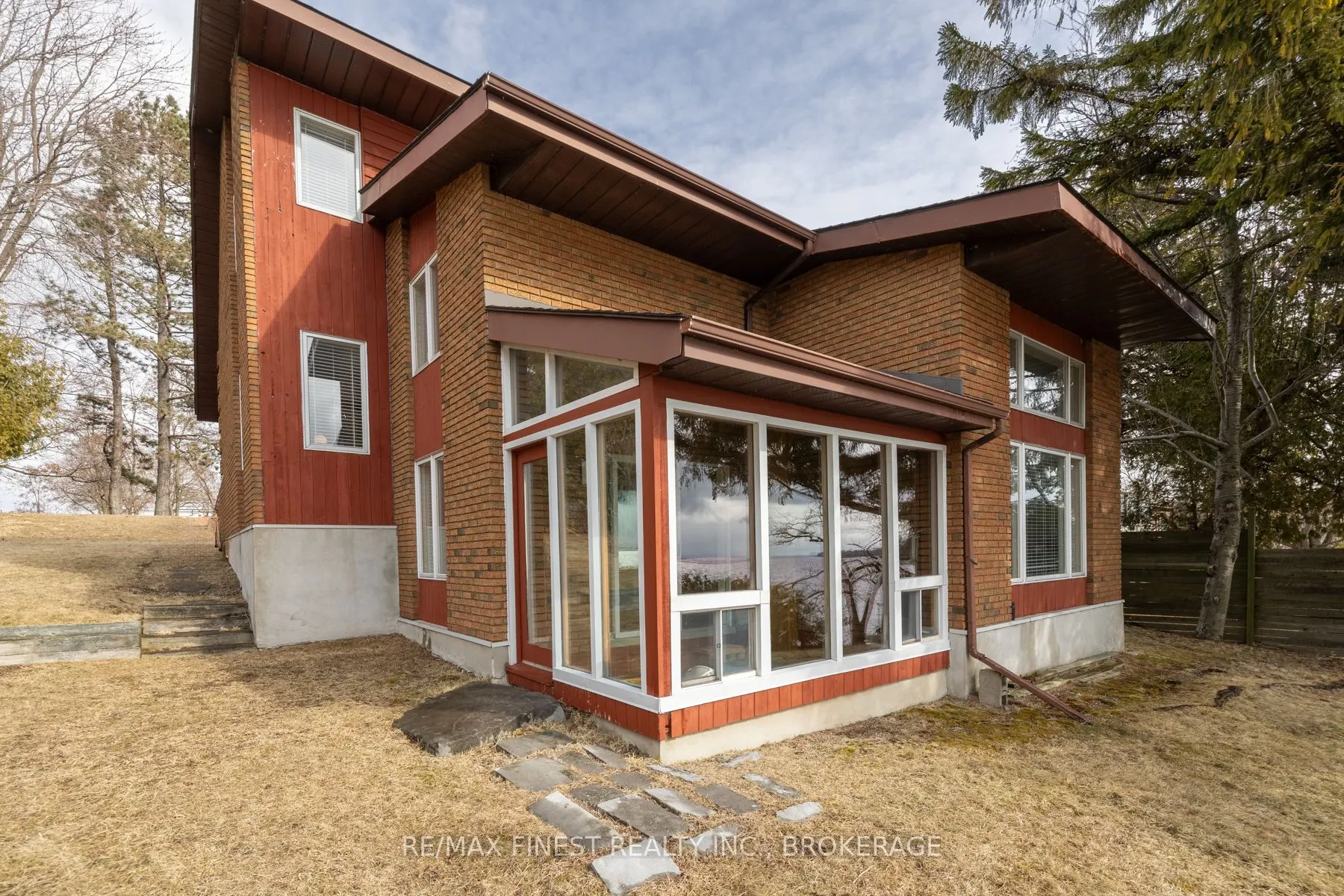 1141 Front Road