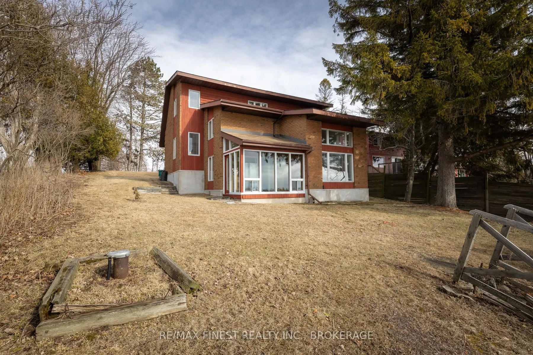 1141 Front Road