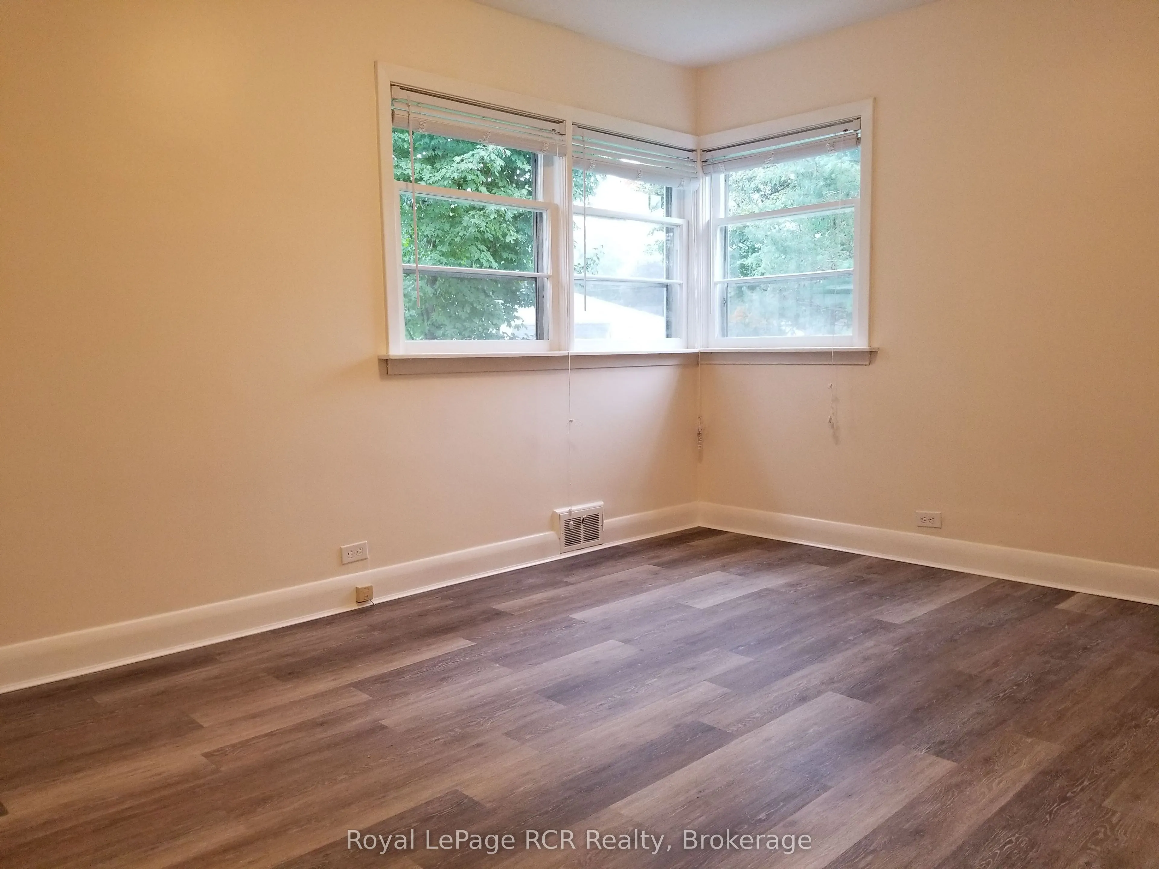 850 11th Street W