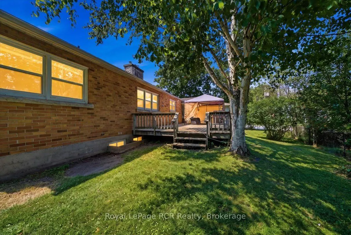 850 11th Street W