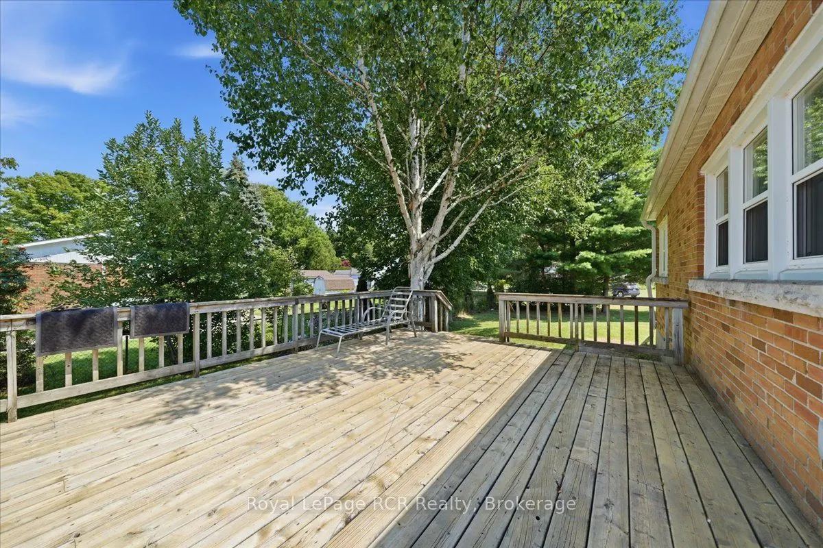 850 11th Street W