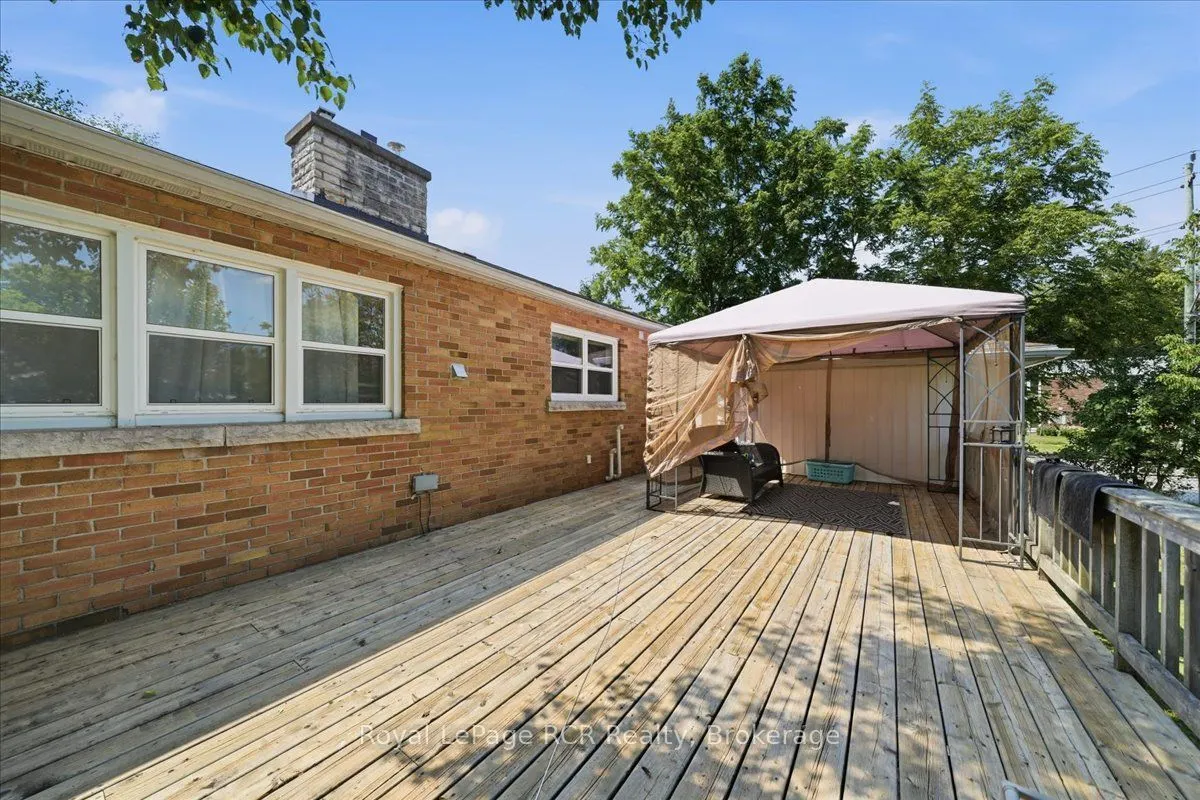 850 11th Street W