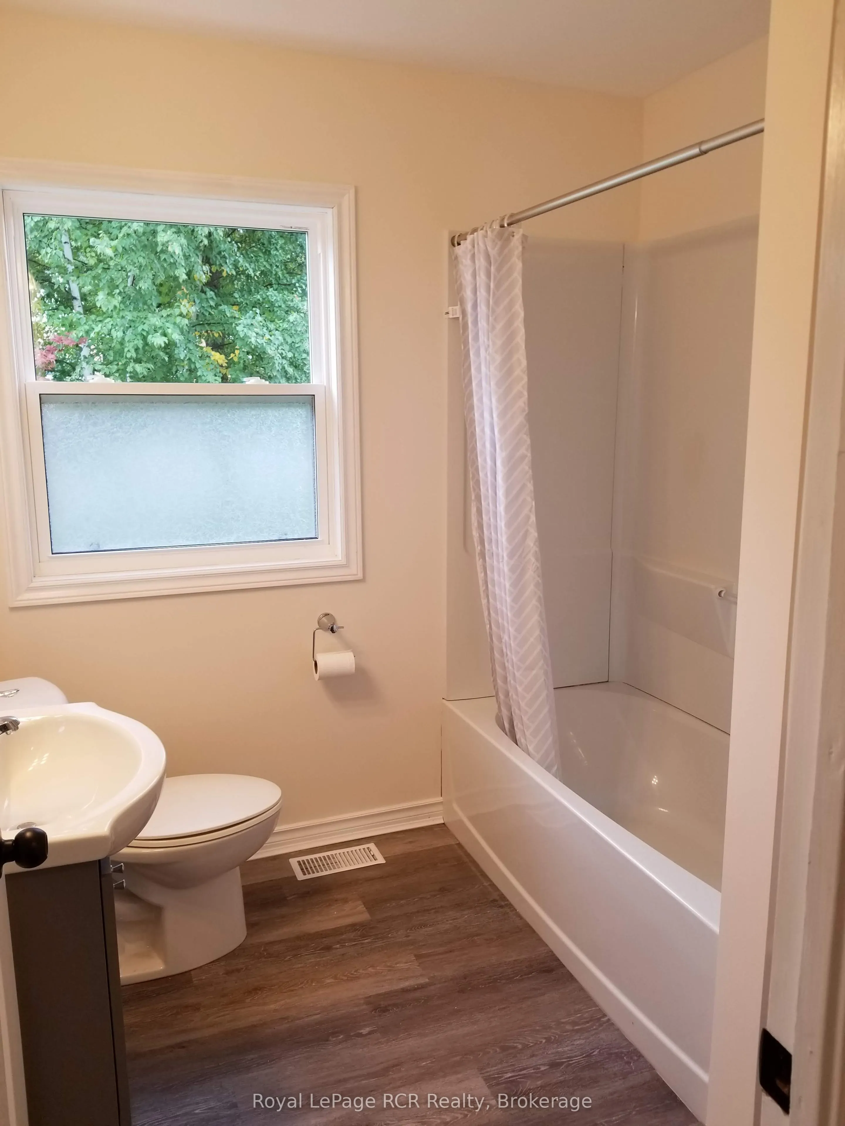 850 11th Street W