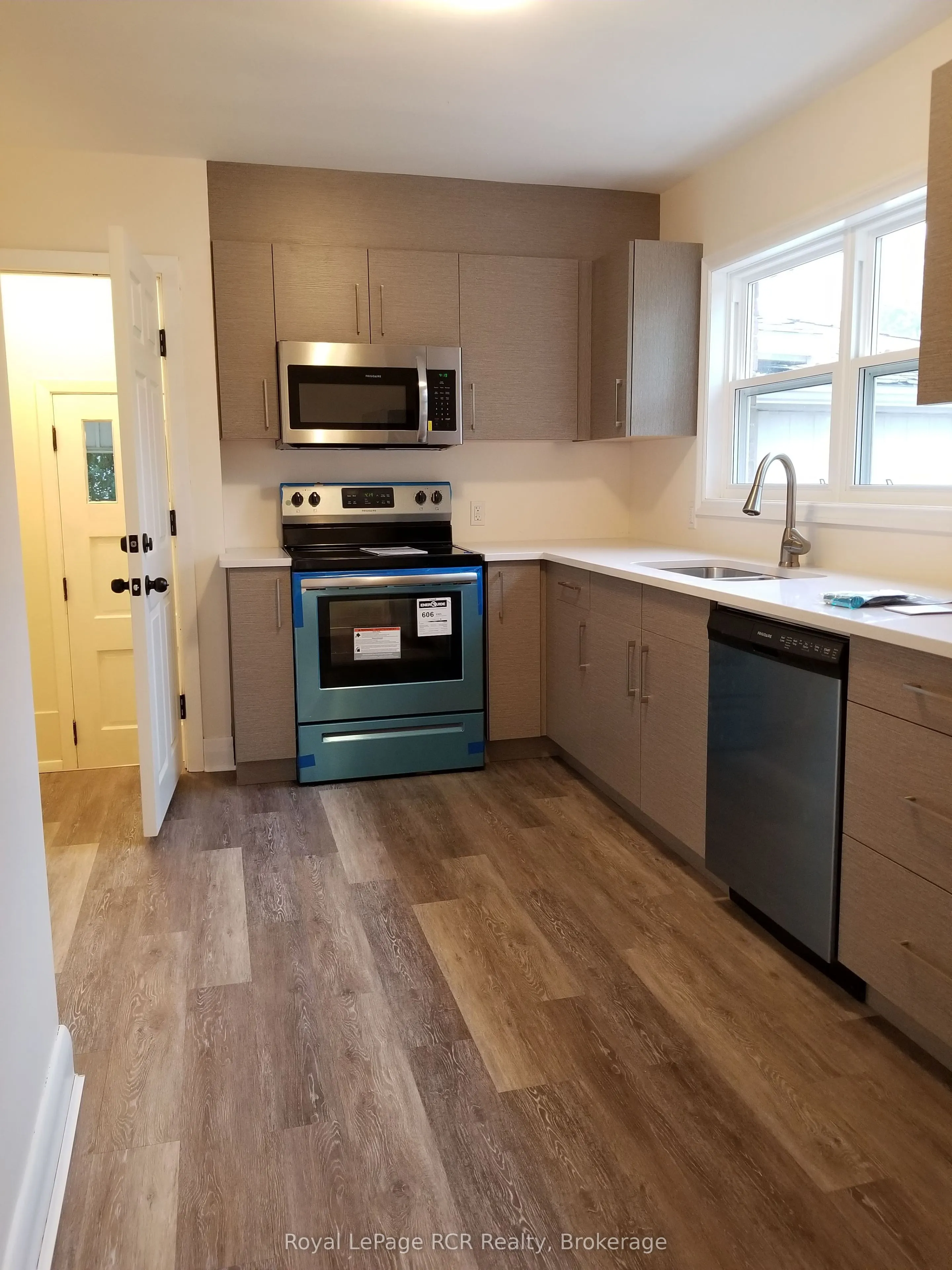 850 11th Street W