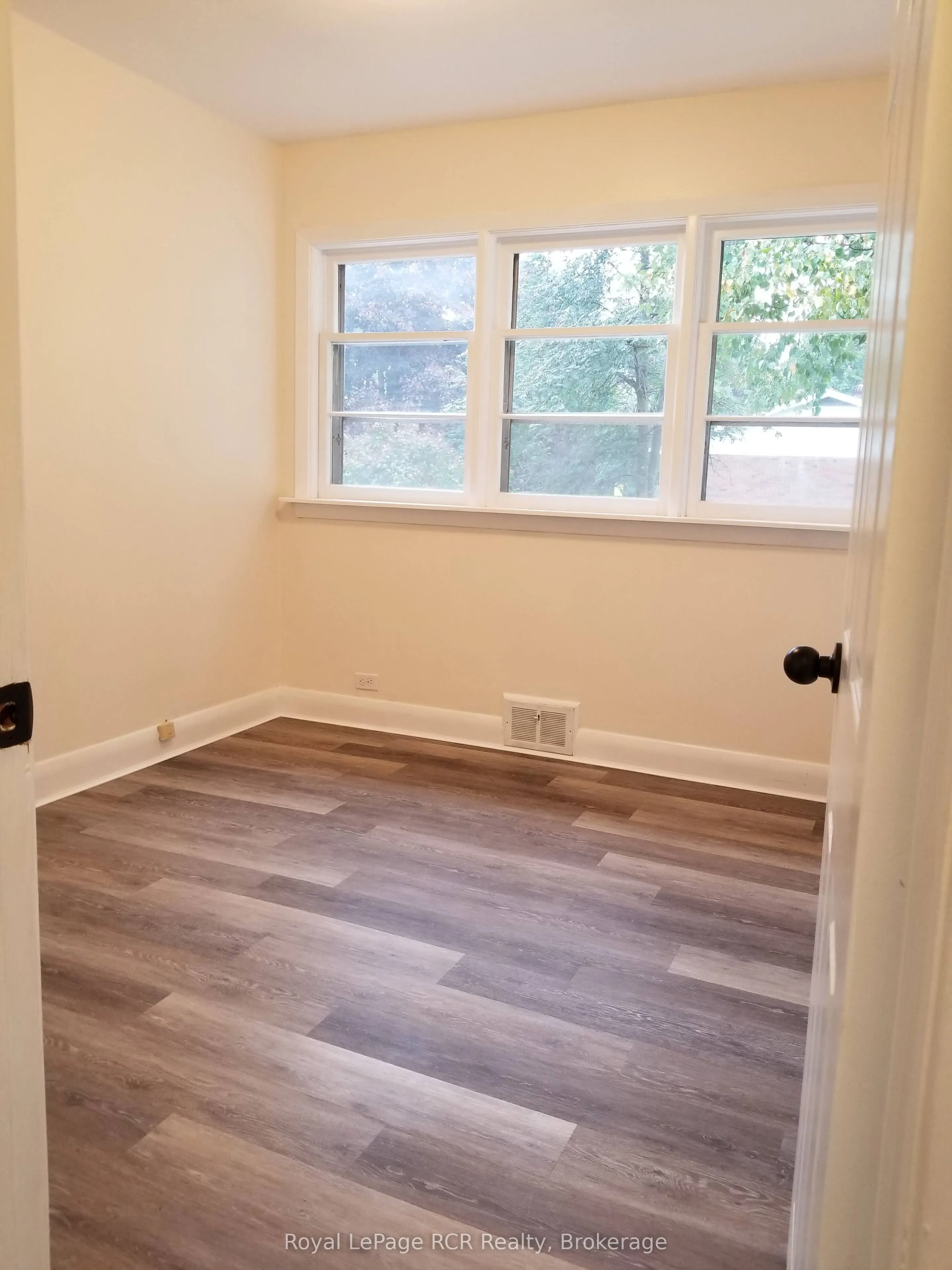 850 11th Street W