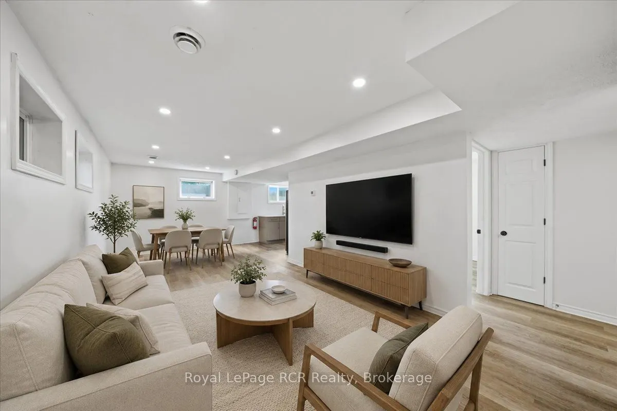 850 11th Street W