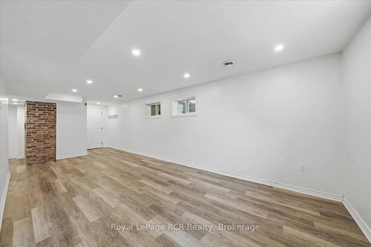 850 11th Street W