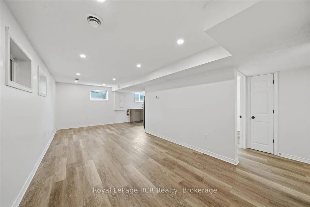 850 11th Street W