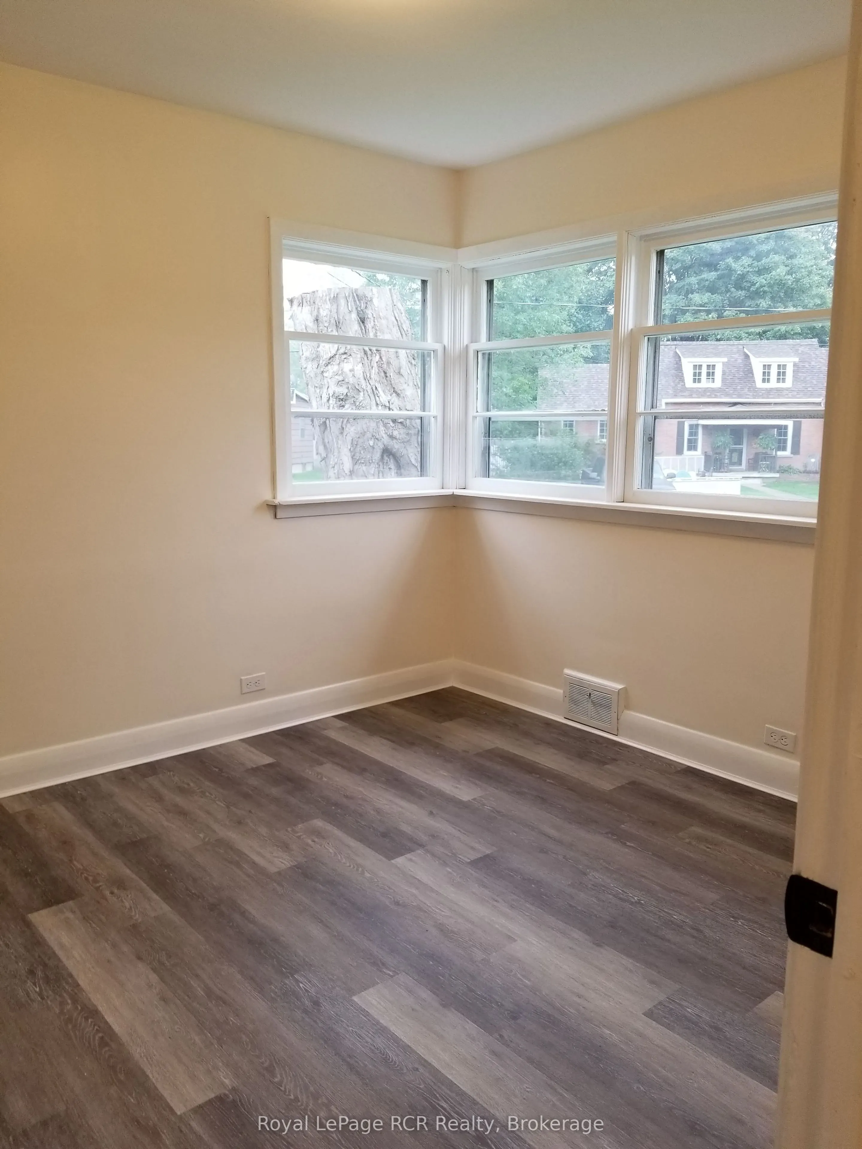 850 11th Street W