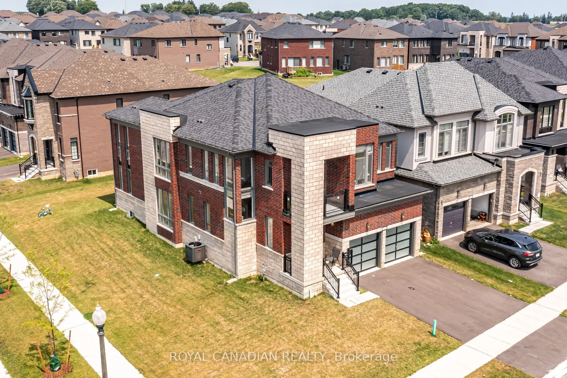1439 Upper Thames Drive
