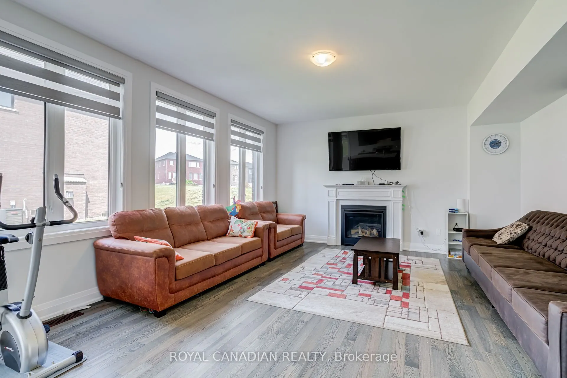 1439 Upper Thames Drive