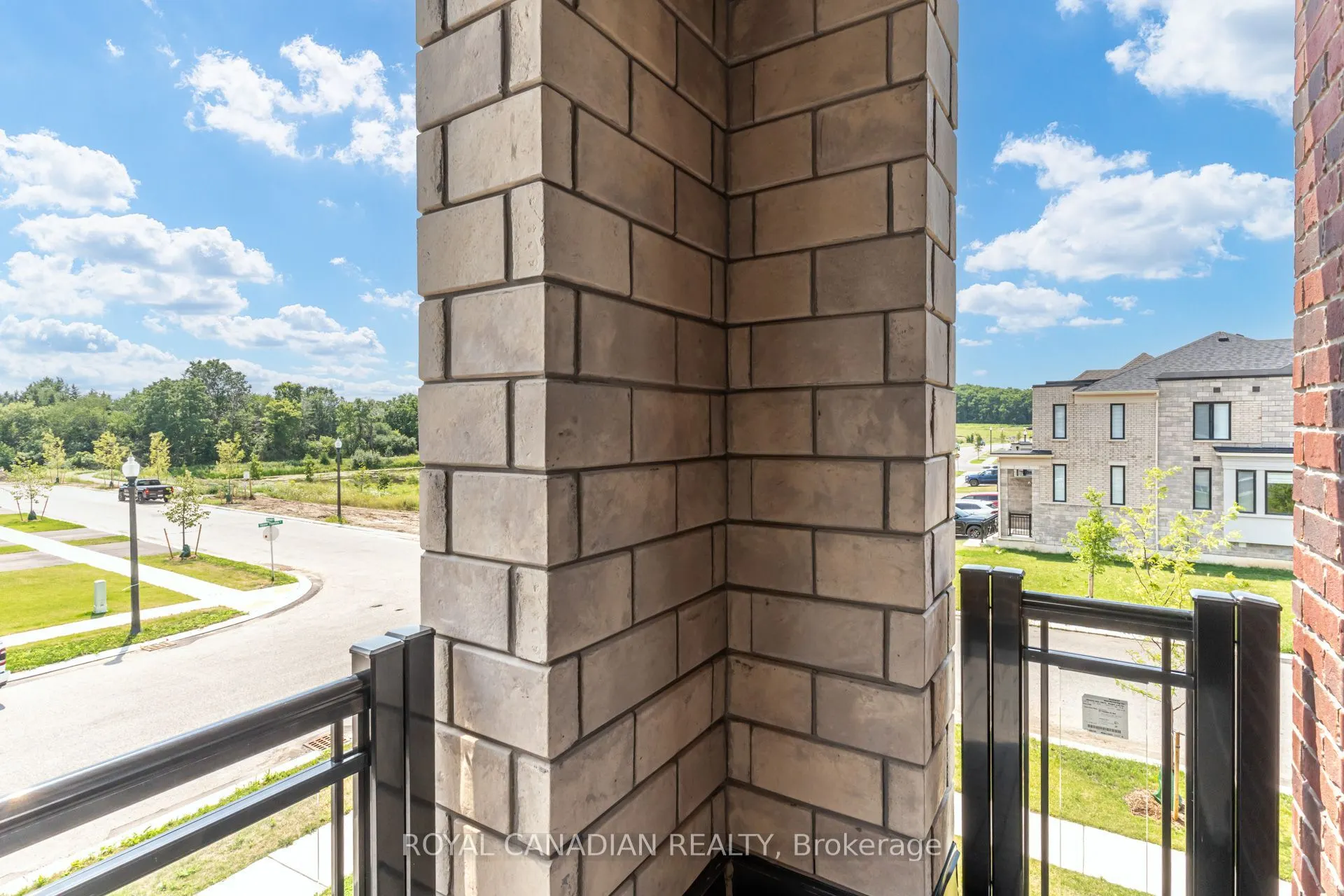1439 Upper Thames Drive