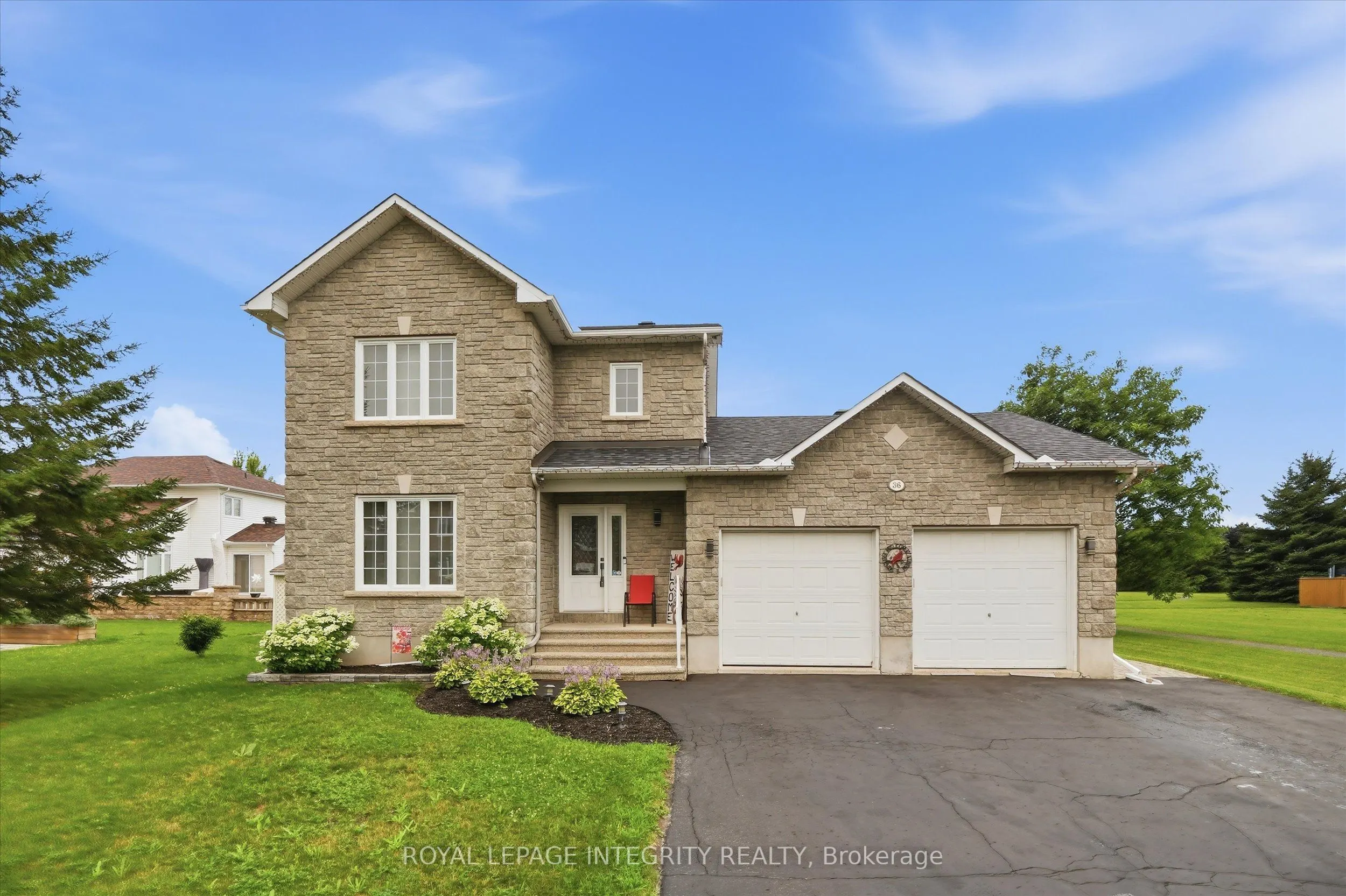 36 Frontenac Boulevard
