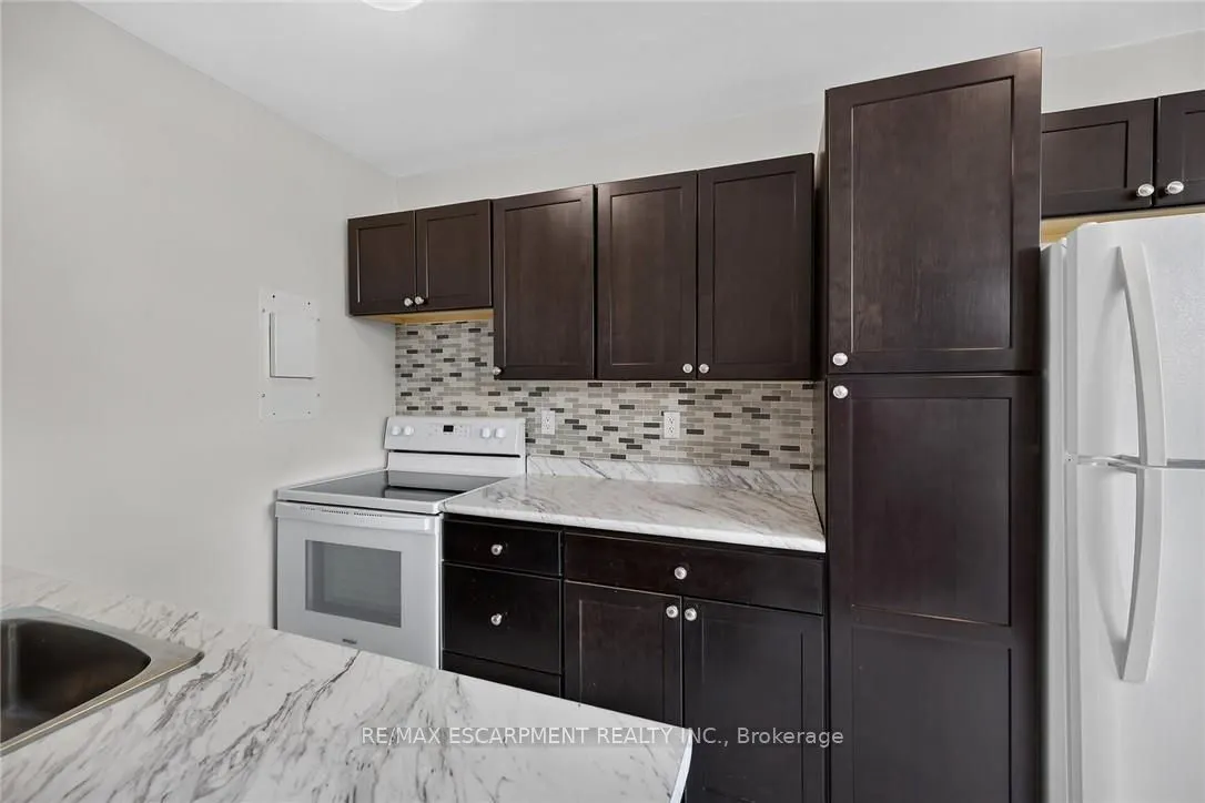 141 Catharine Street S #1004