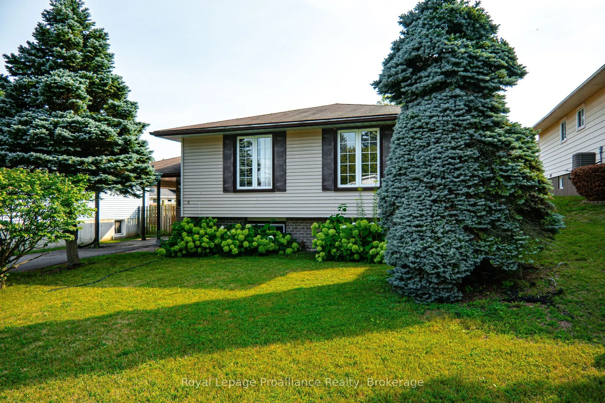 5 Van Alstine Drive