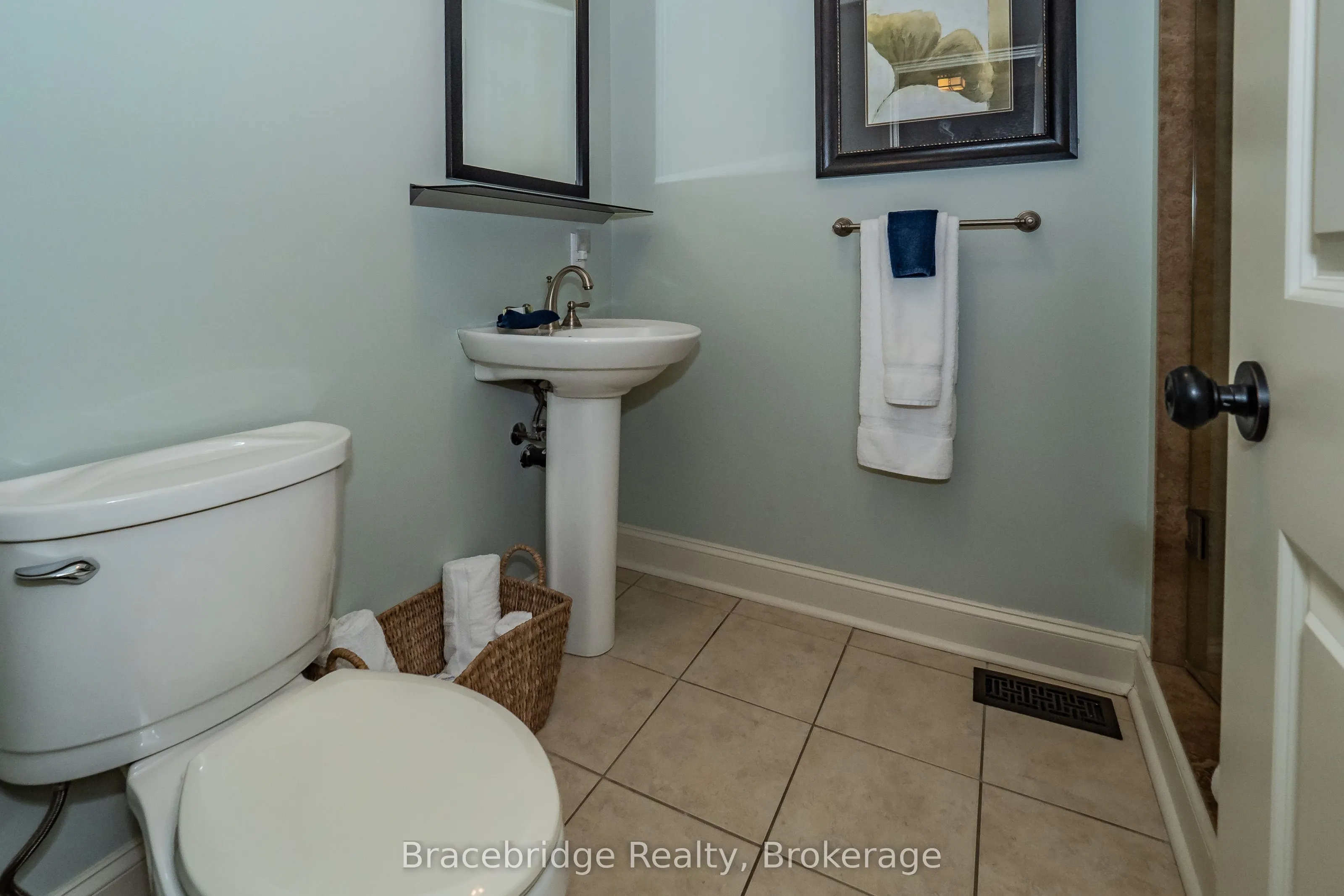 3876 Muskoka Rd 118 Highway W #Carling 4 W9