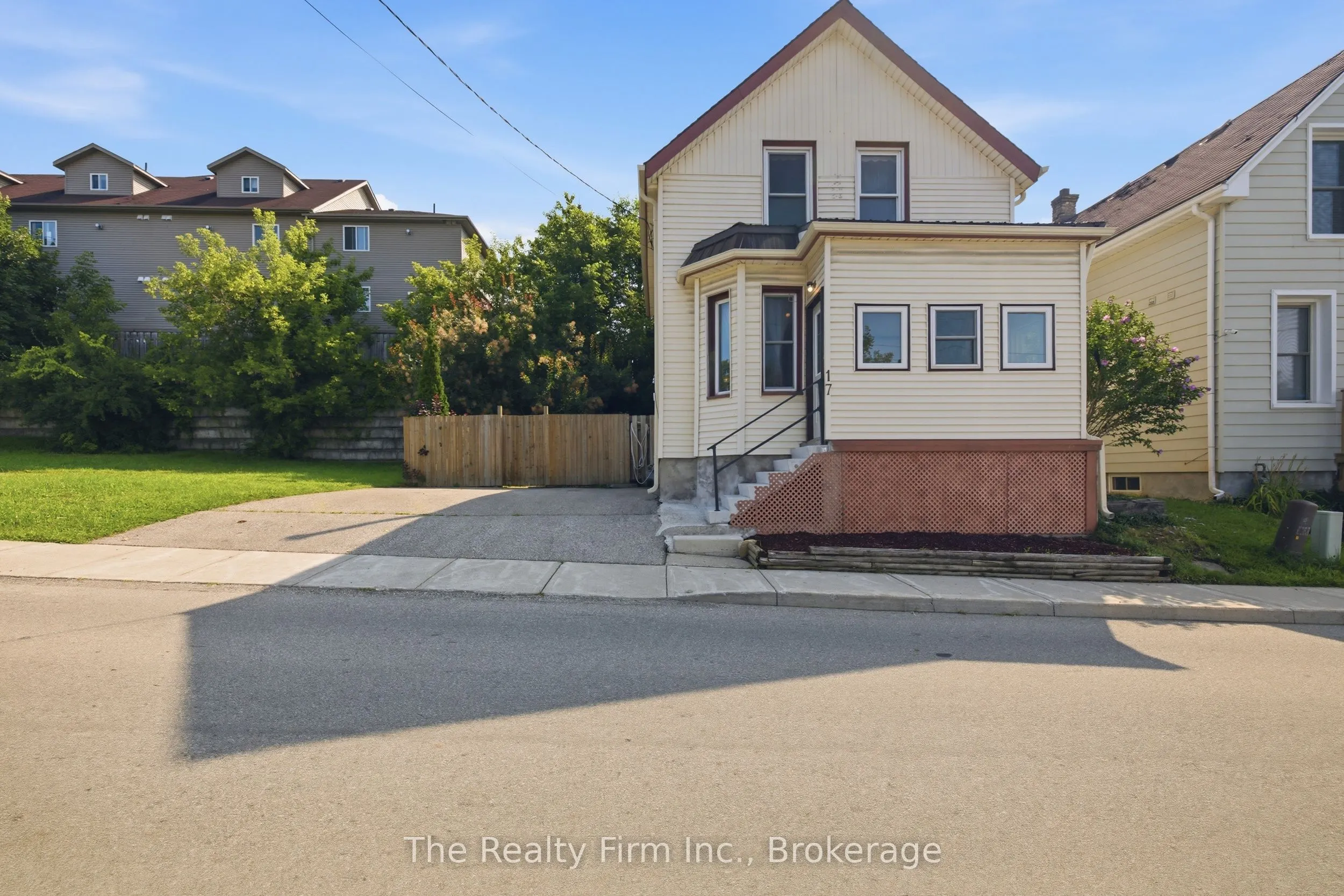 17 Douglas Street