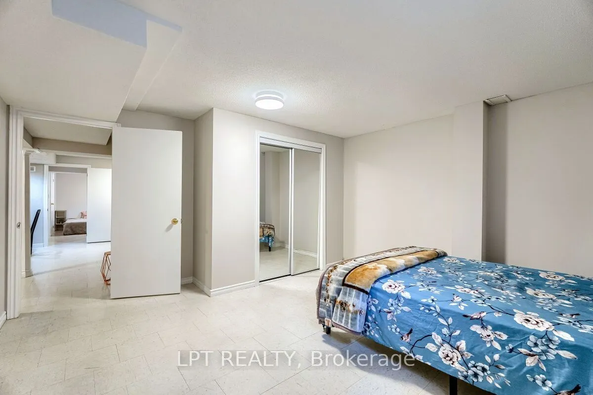 16 Vogue Court