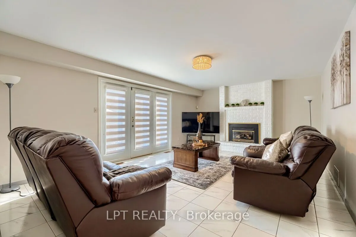 16 Vogue Court