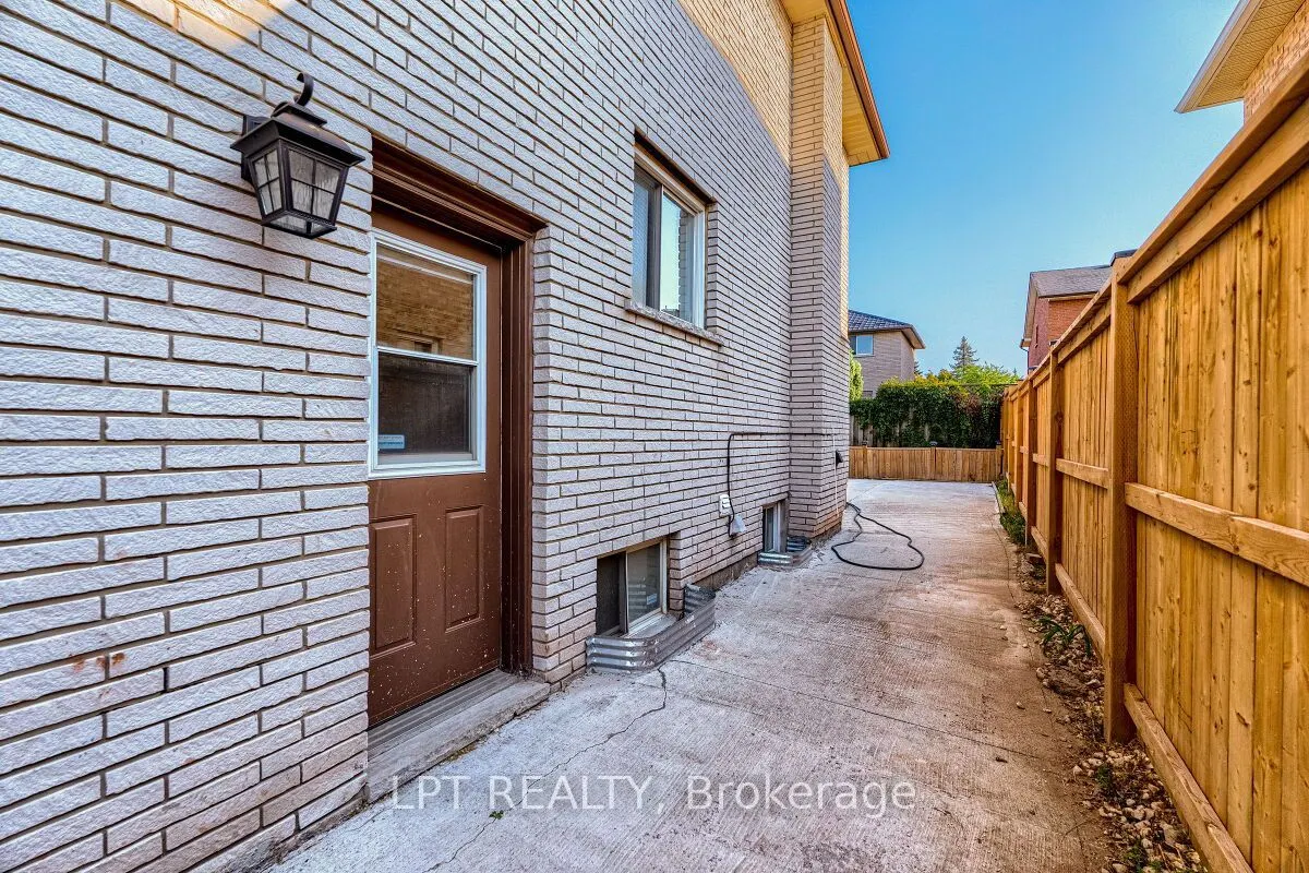 16 Vogue Court