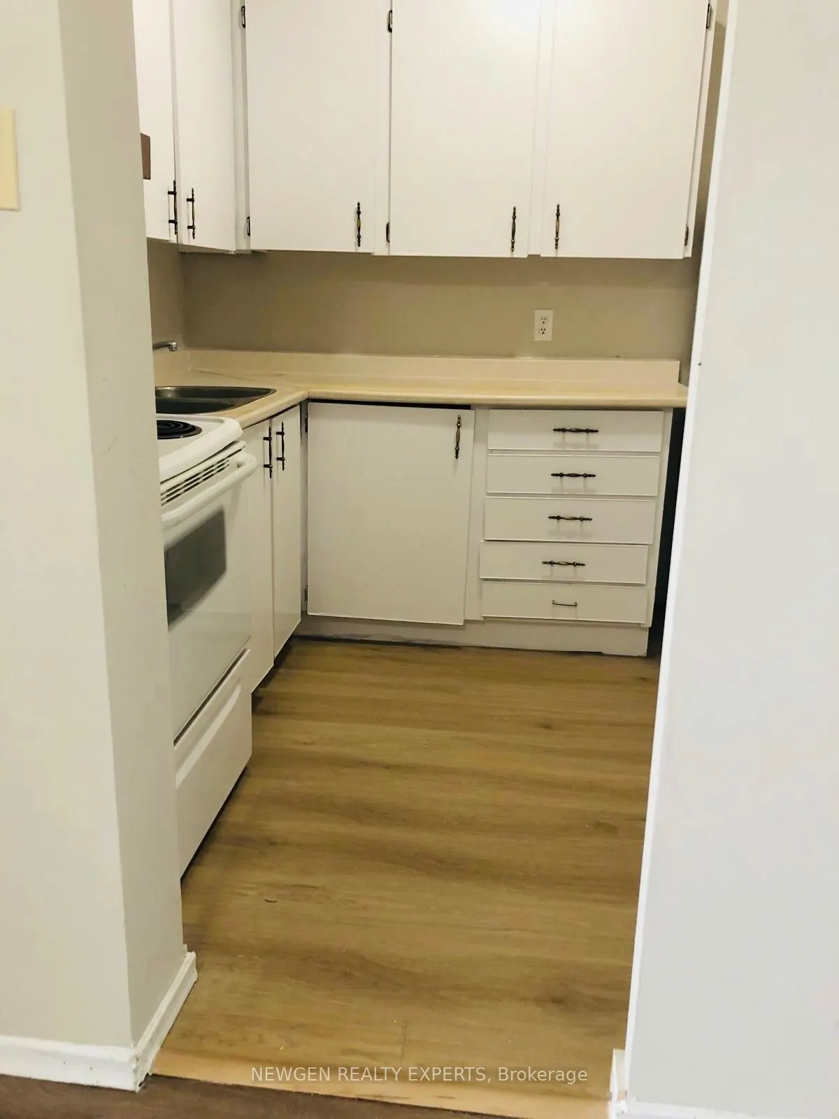 563 MORNINGTON Avenue #606