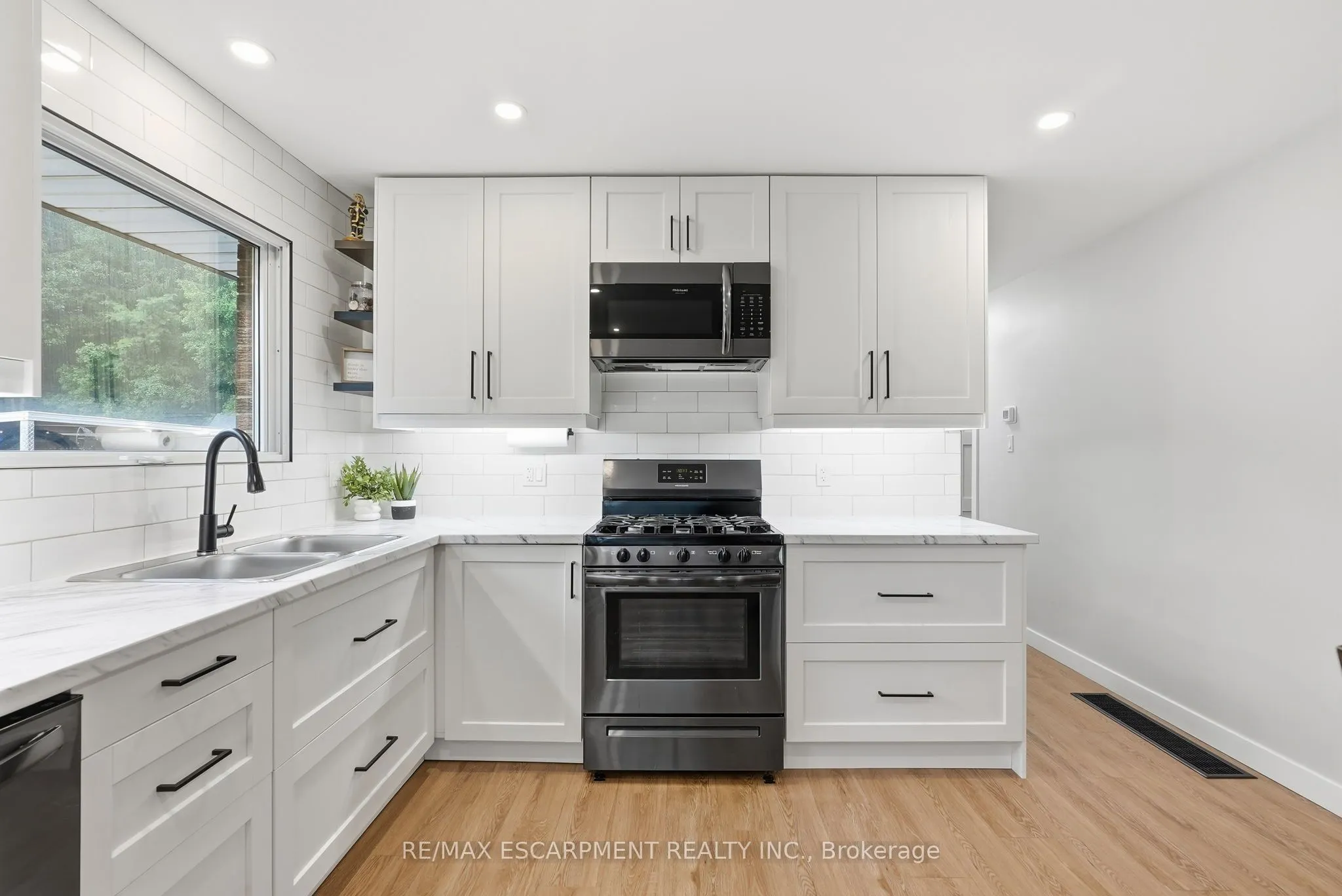 10 Taylor Crescent