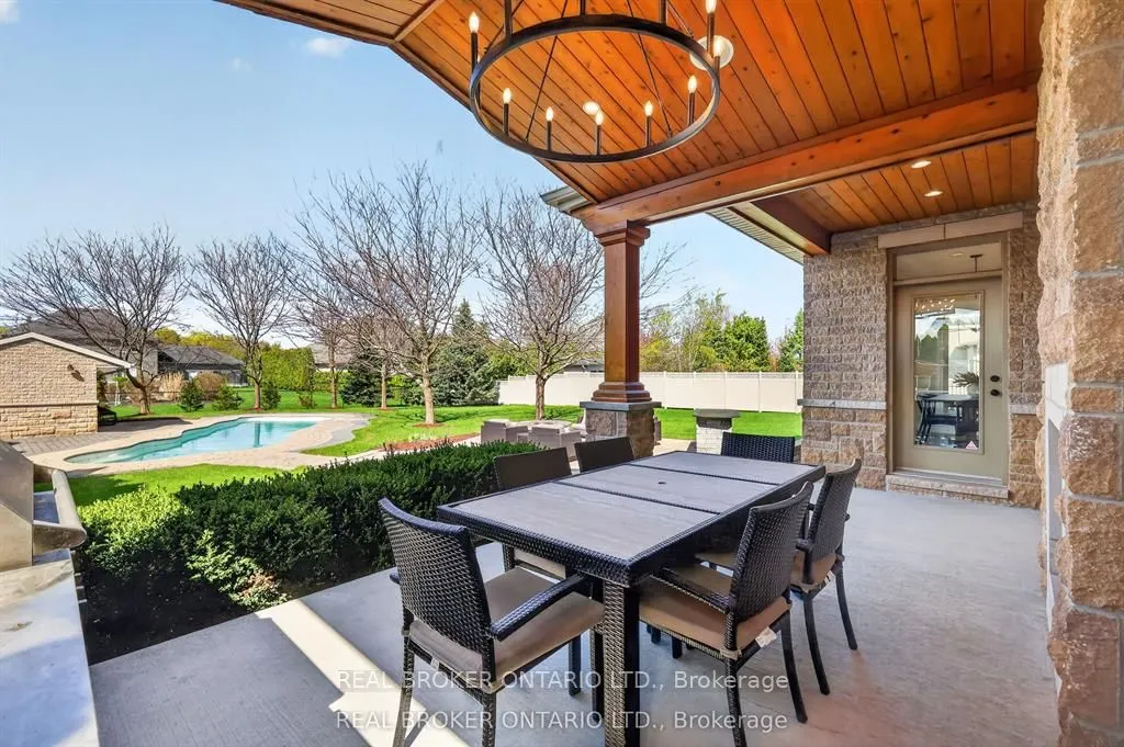 465 Lockmaster Crescent