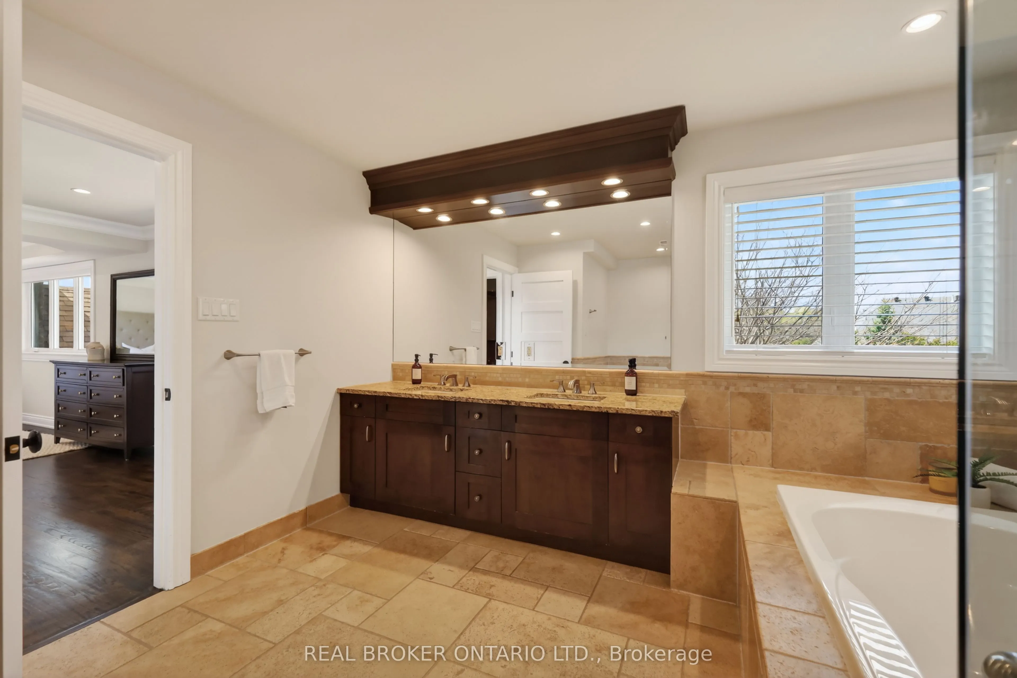 465 Lockmaster Crescent