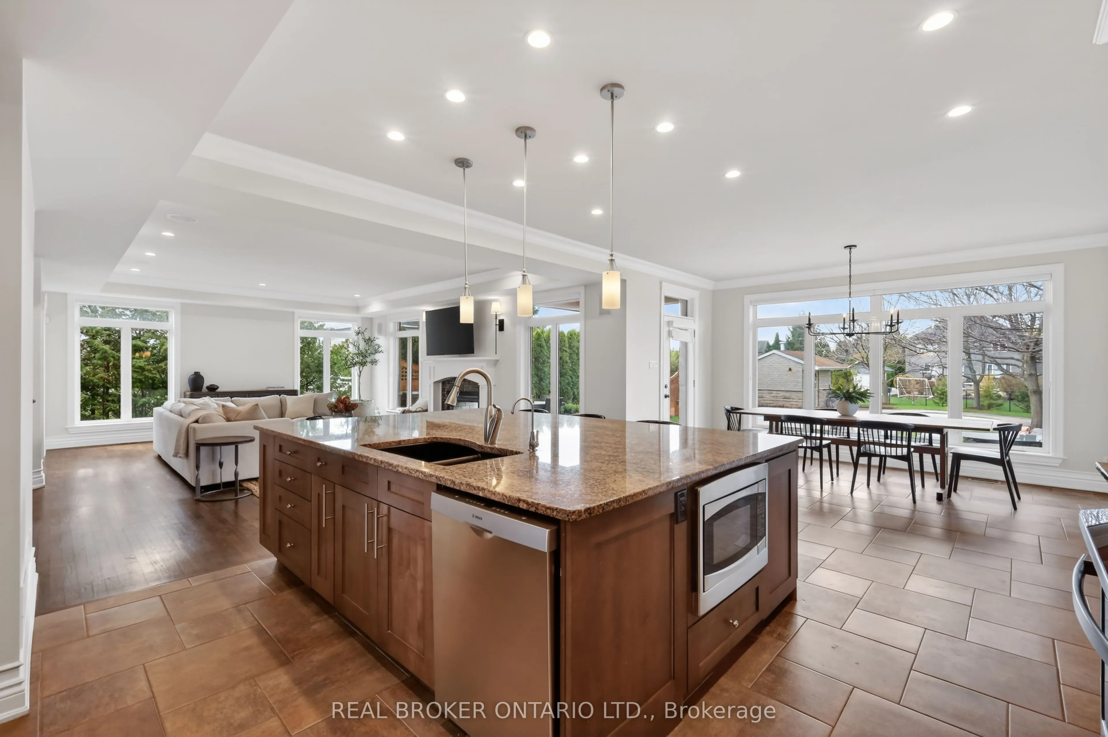 465 Lockmaster Crescent
