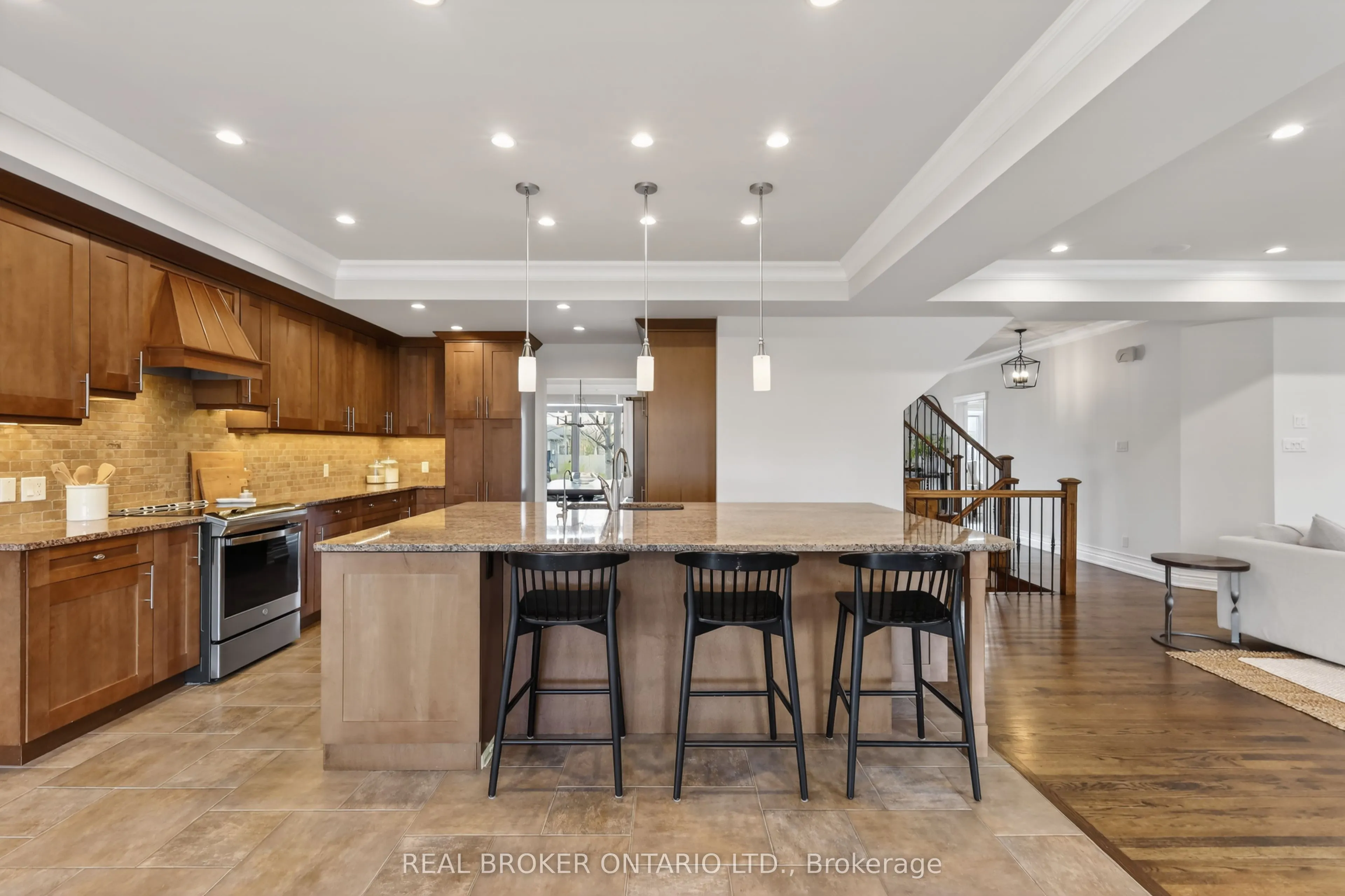 465 Lockmaster Crescent
