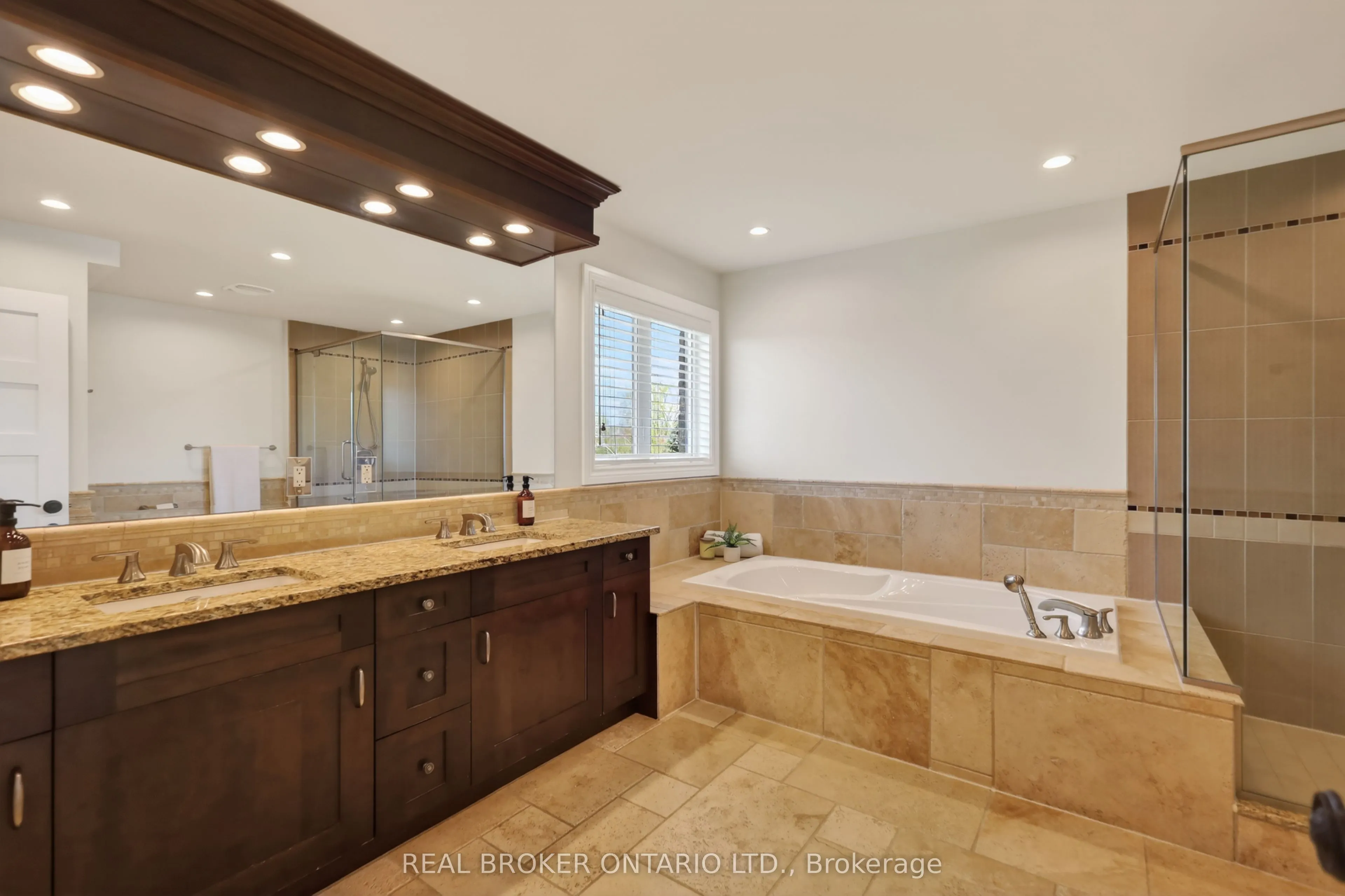 465 Lockmaster Crescent