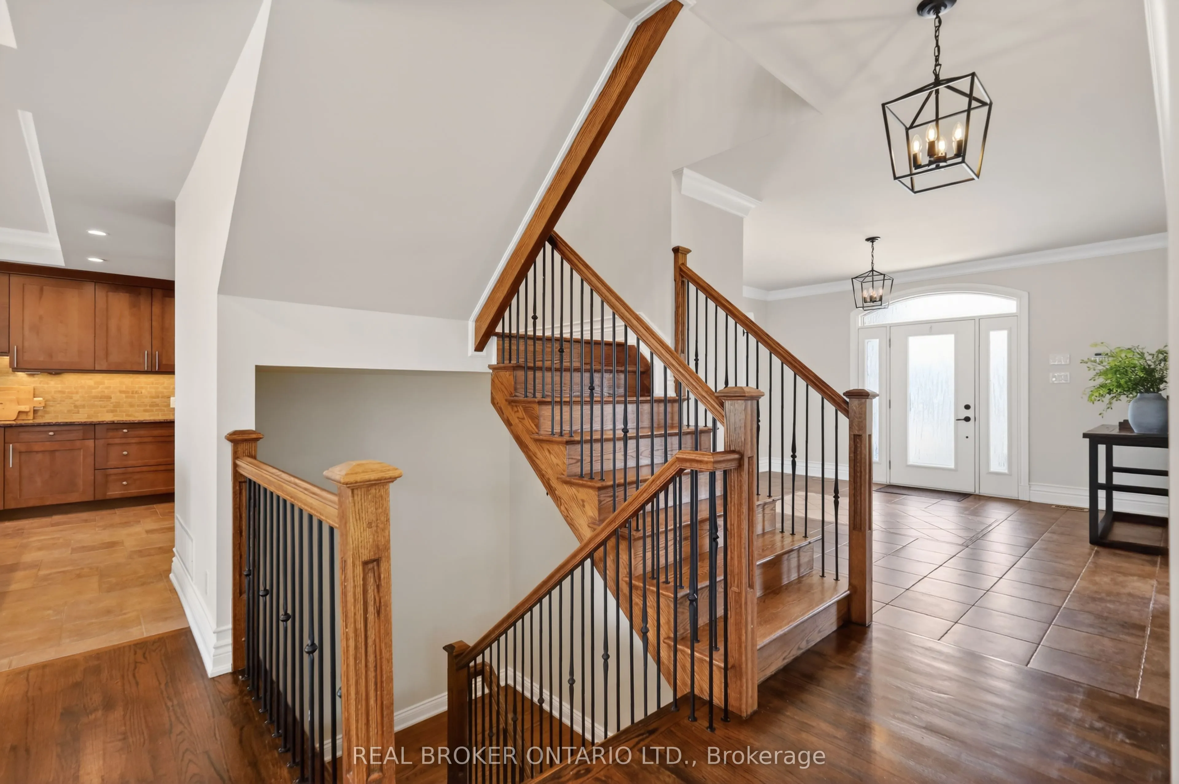 465 Lockmaster Crescent