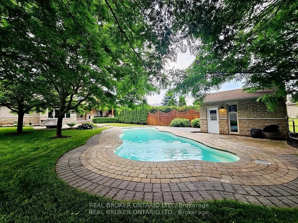 465 Lockmaster Crescent