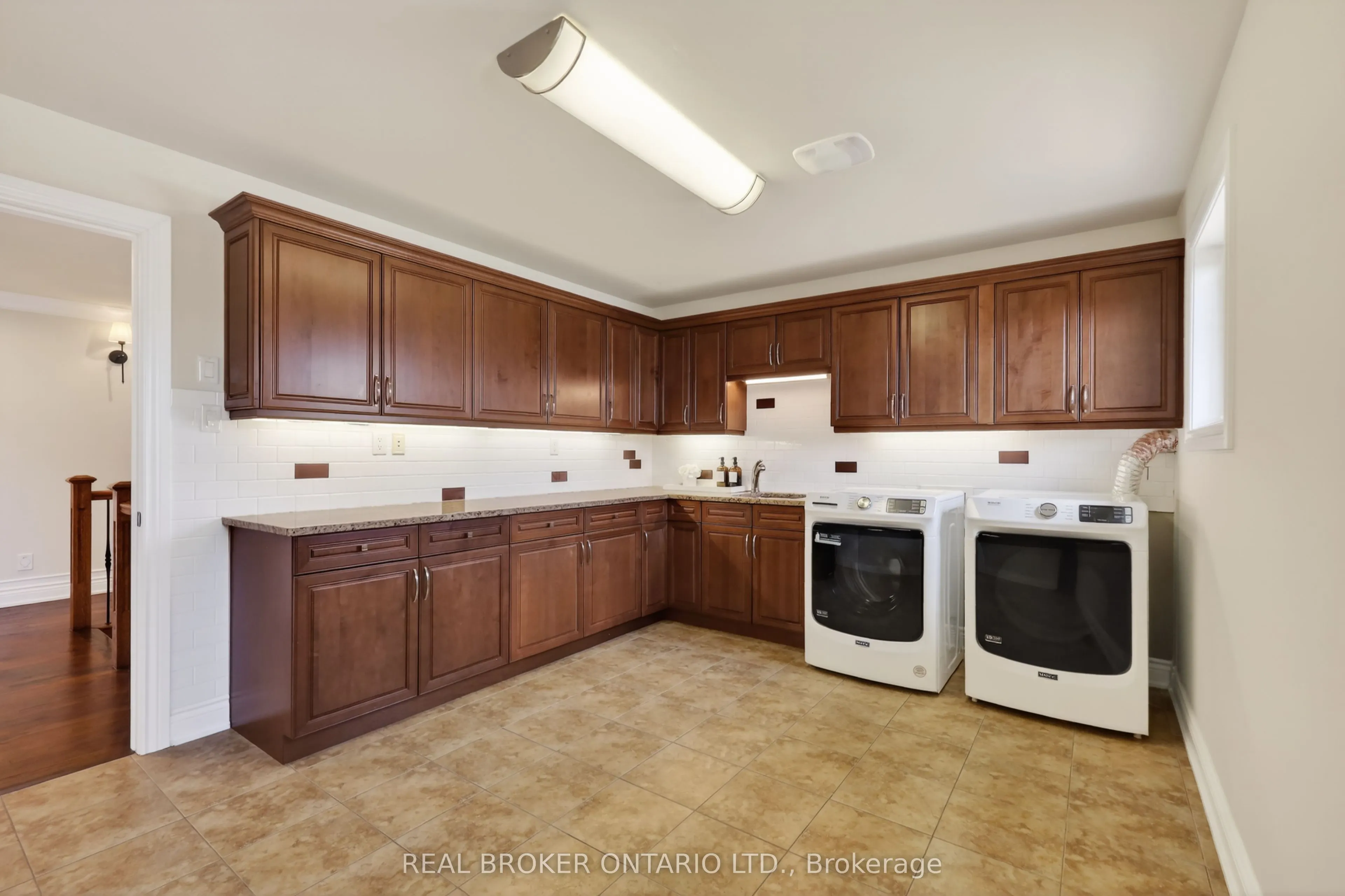 465 Lockmaster Crescent