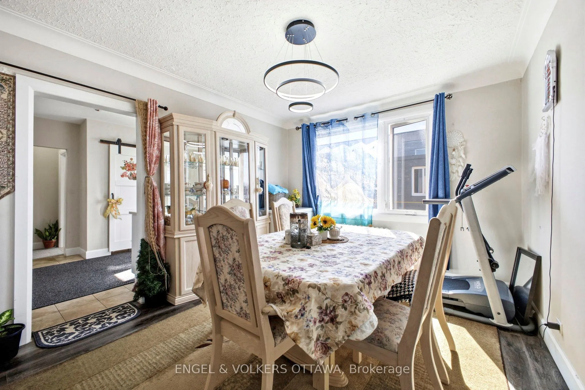287 St Laurent Boulevard