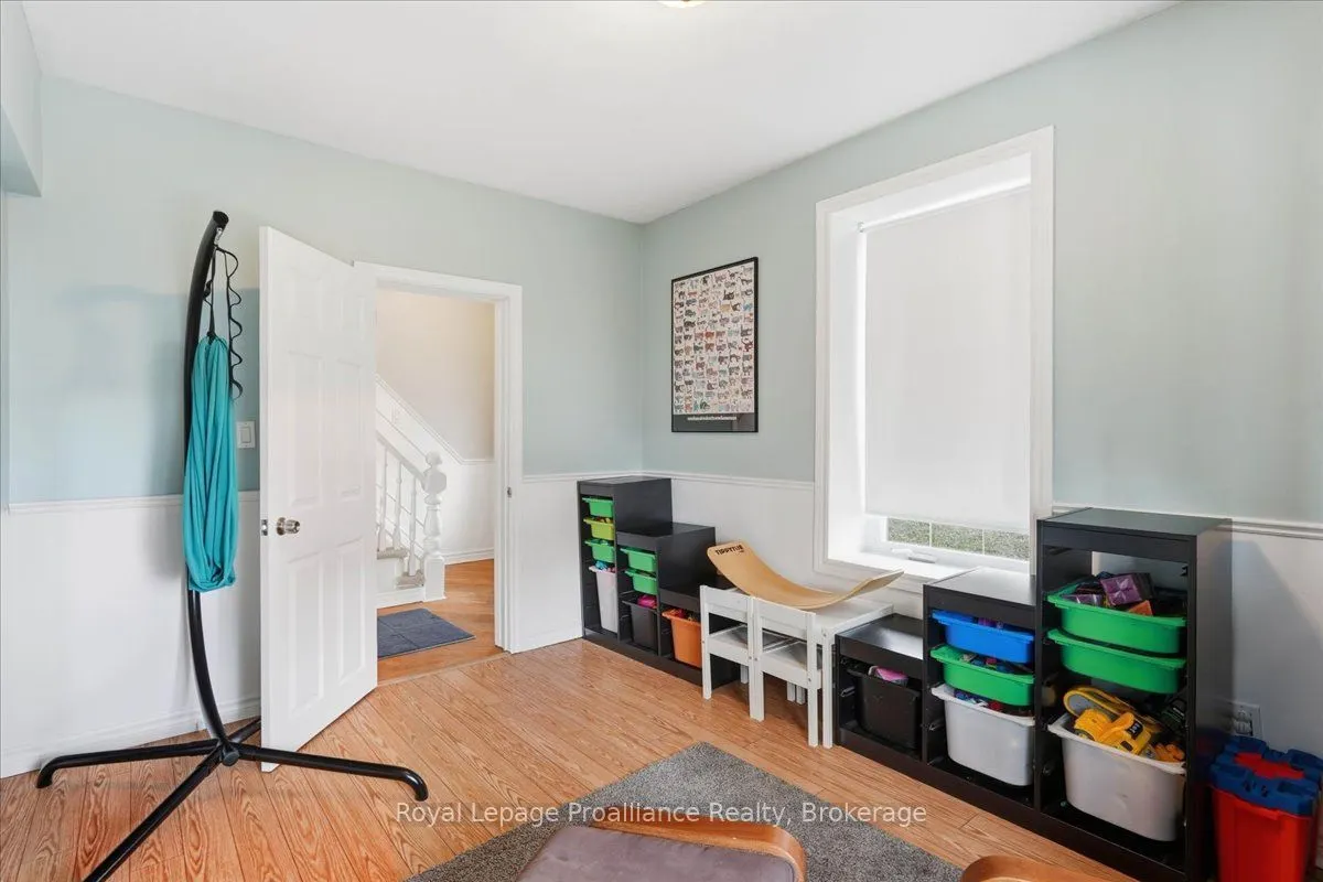 209 Dundas Street E