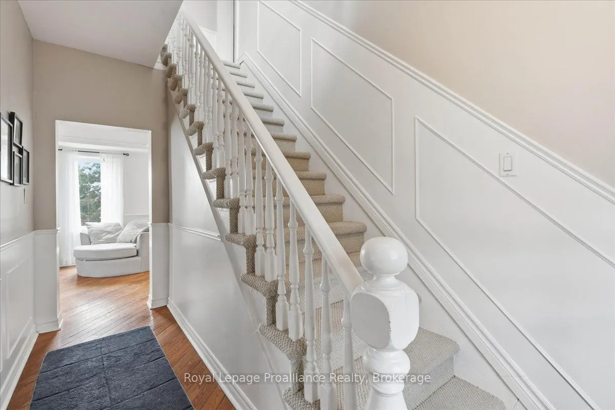 209 Dundas Street E