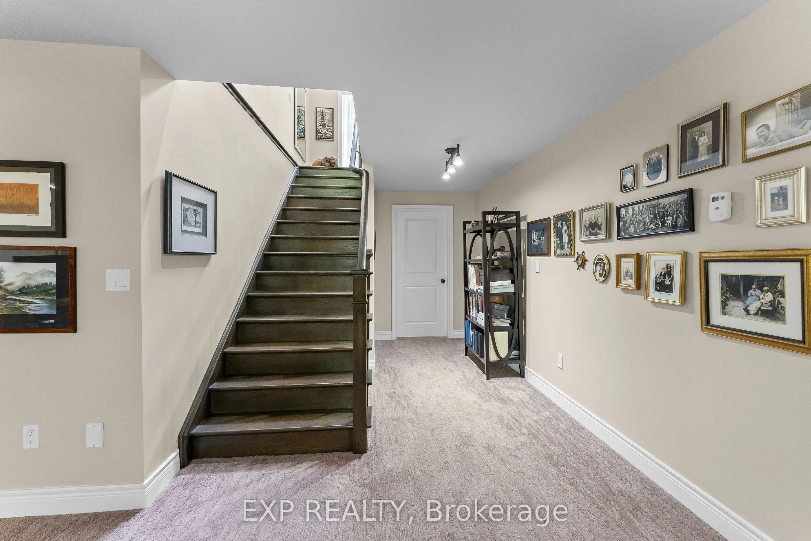 6 Creekside Drive