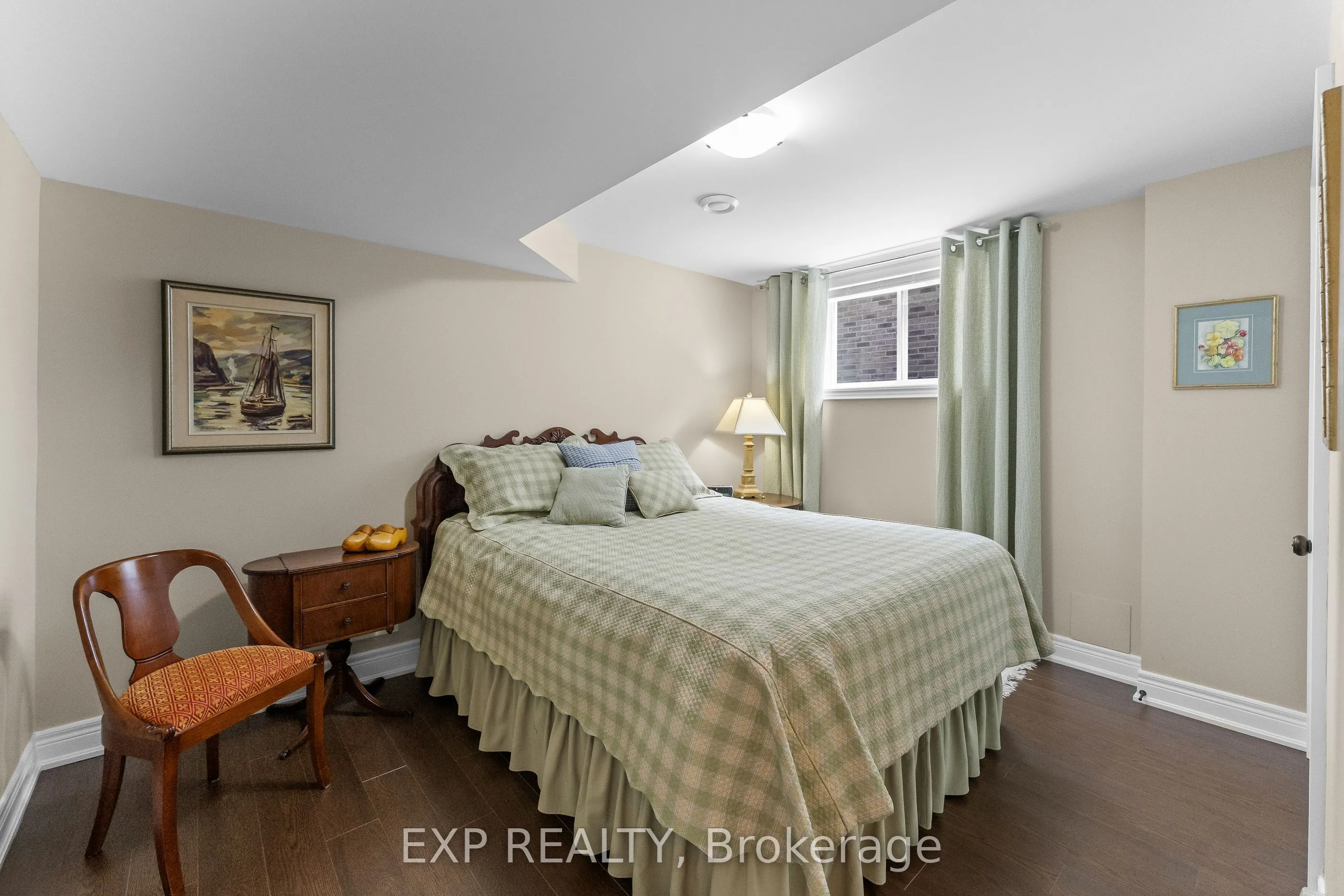 6 Creekside Drive