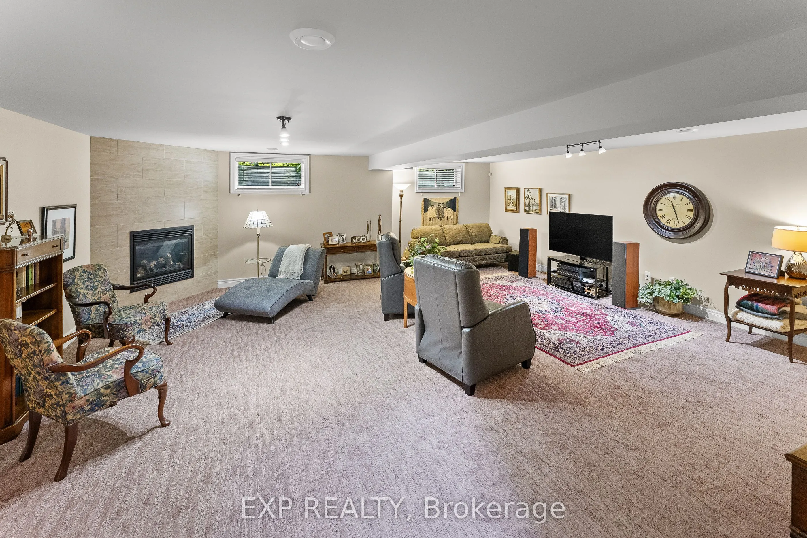 6 Creekside Drive