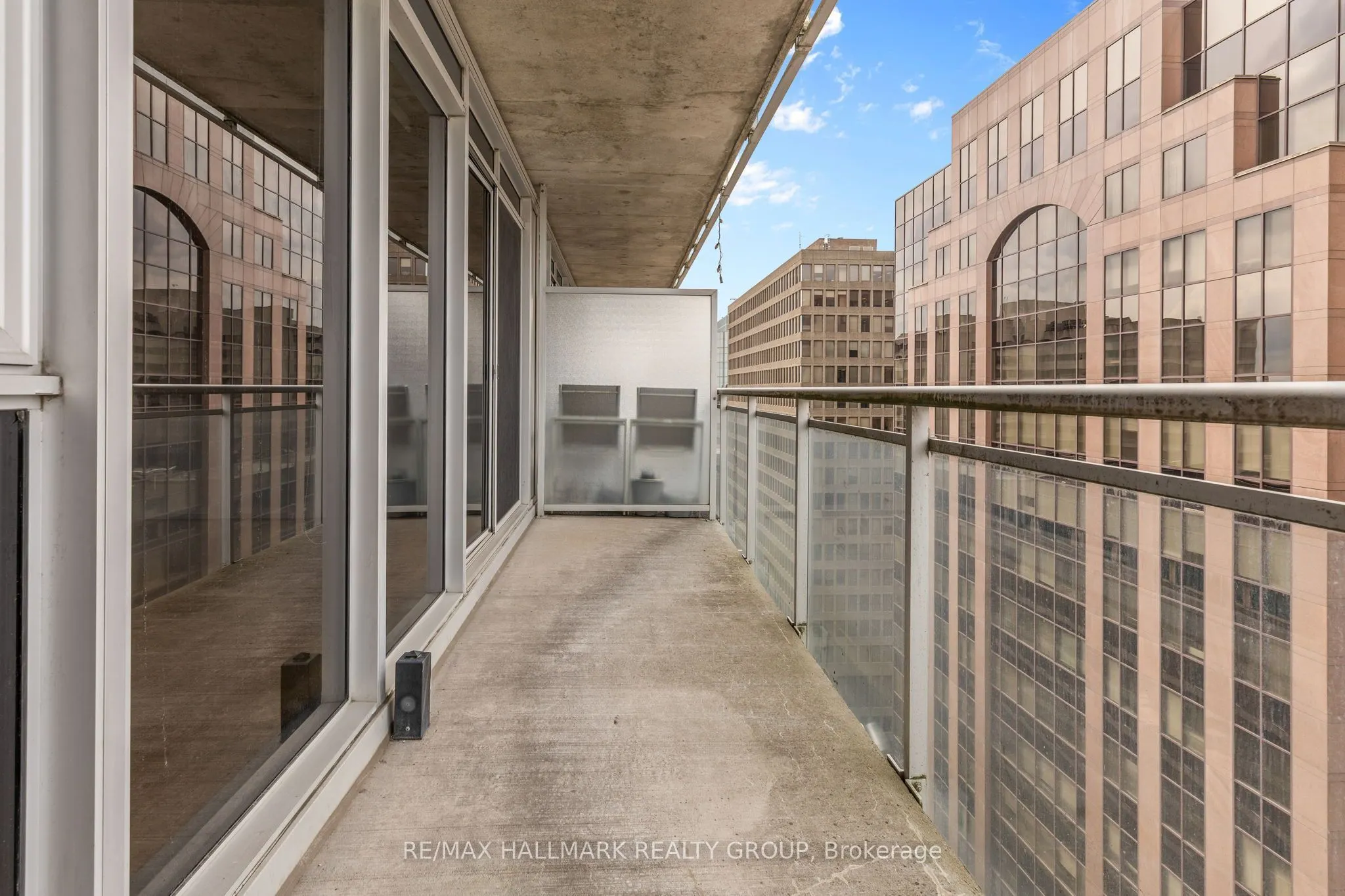 324 Laurier Avenue W #1804