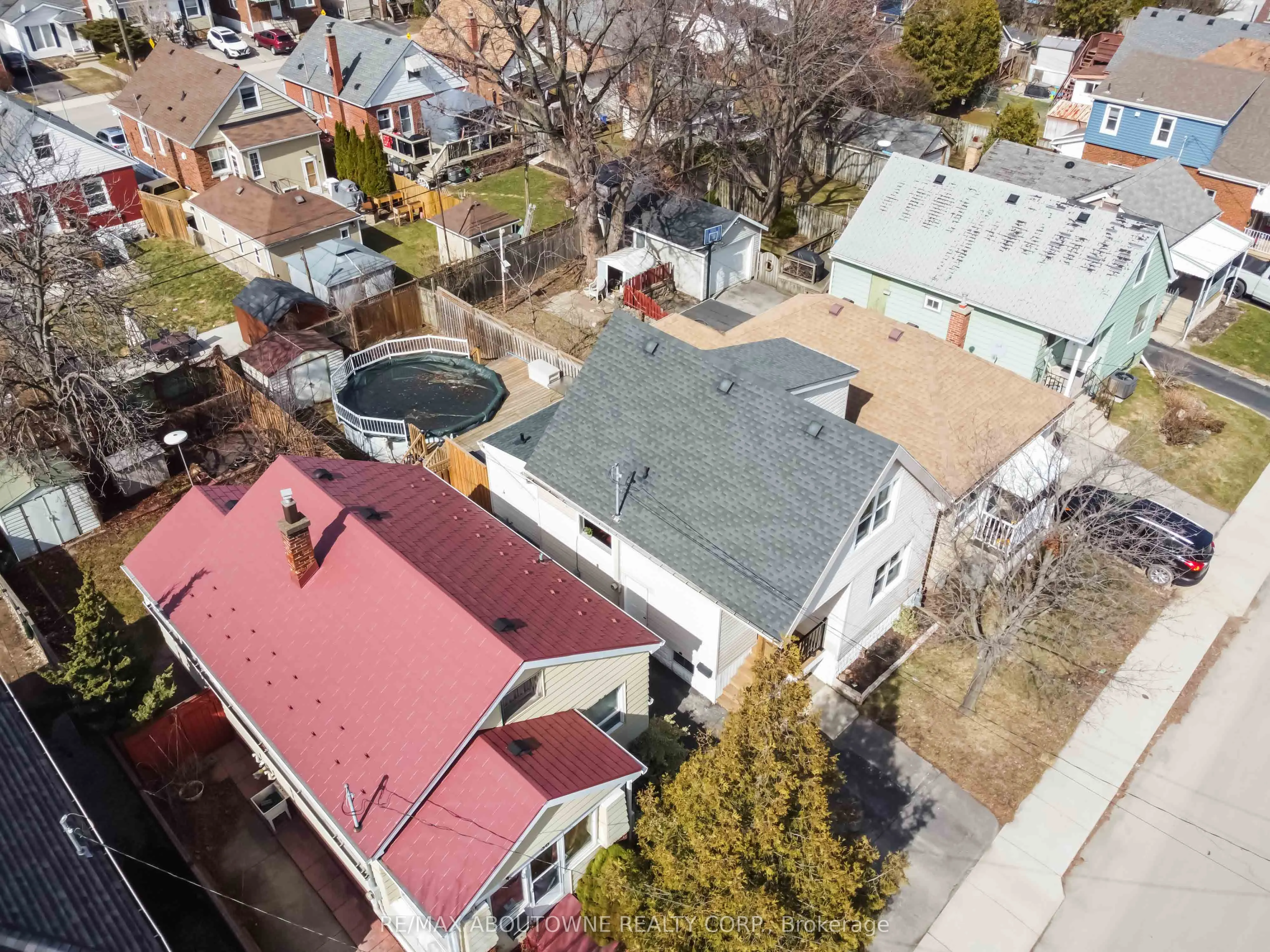 54 Weir Street S