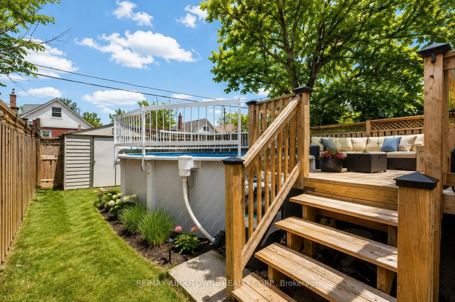 54 Weir Street S